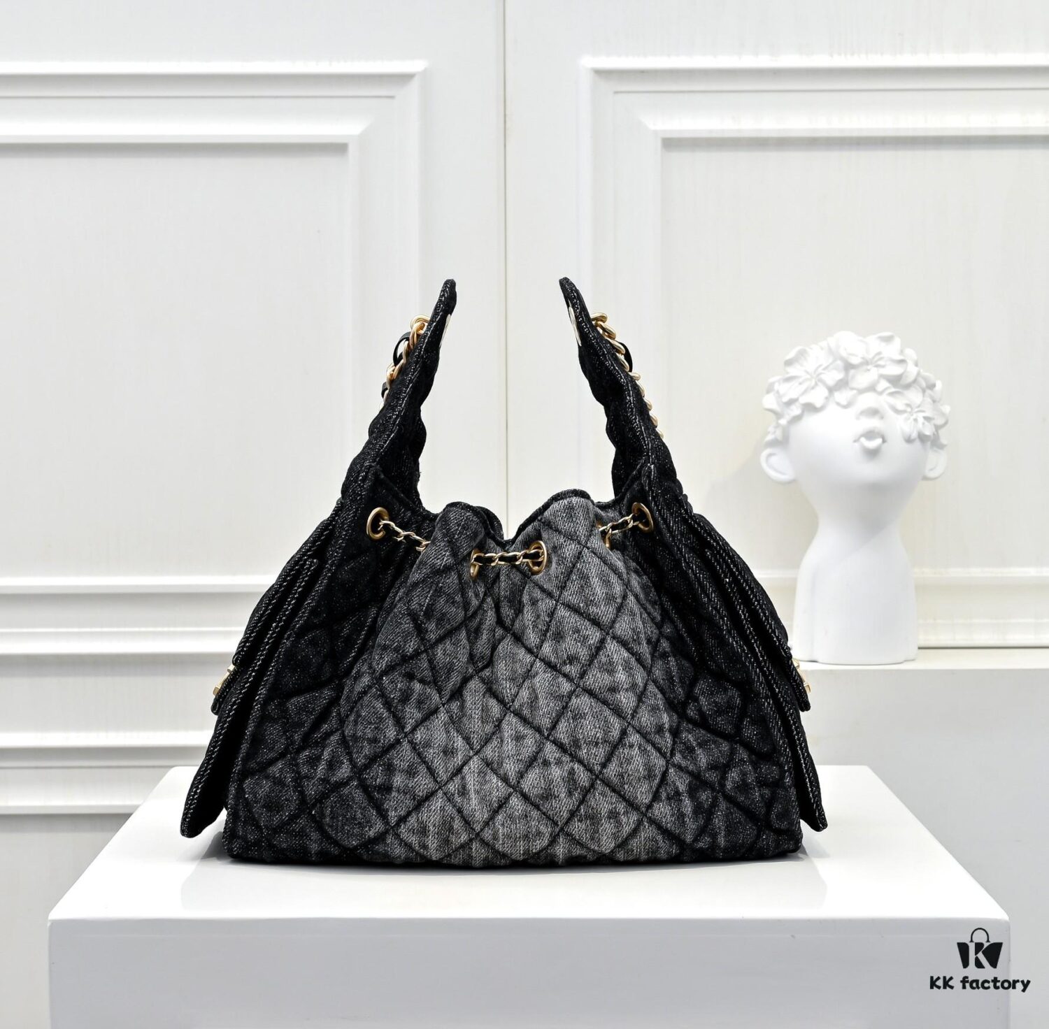 Upgraded Chanel 25C King Bag Washed Gradient Denim Hobo Bag Small Vintage Coin Button Drawstring Bucket Bag with Quilted Pattern and Retro Black-Gold Tone Chain Design