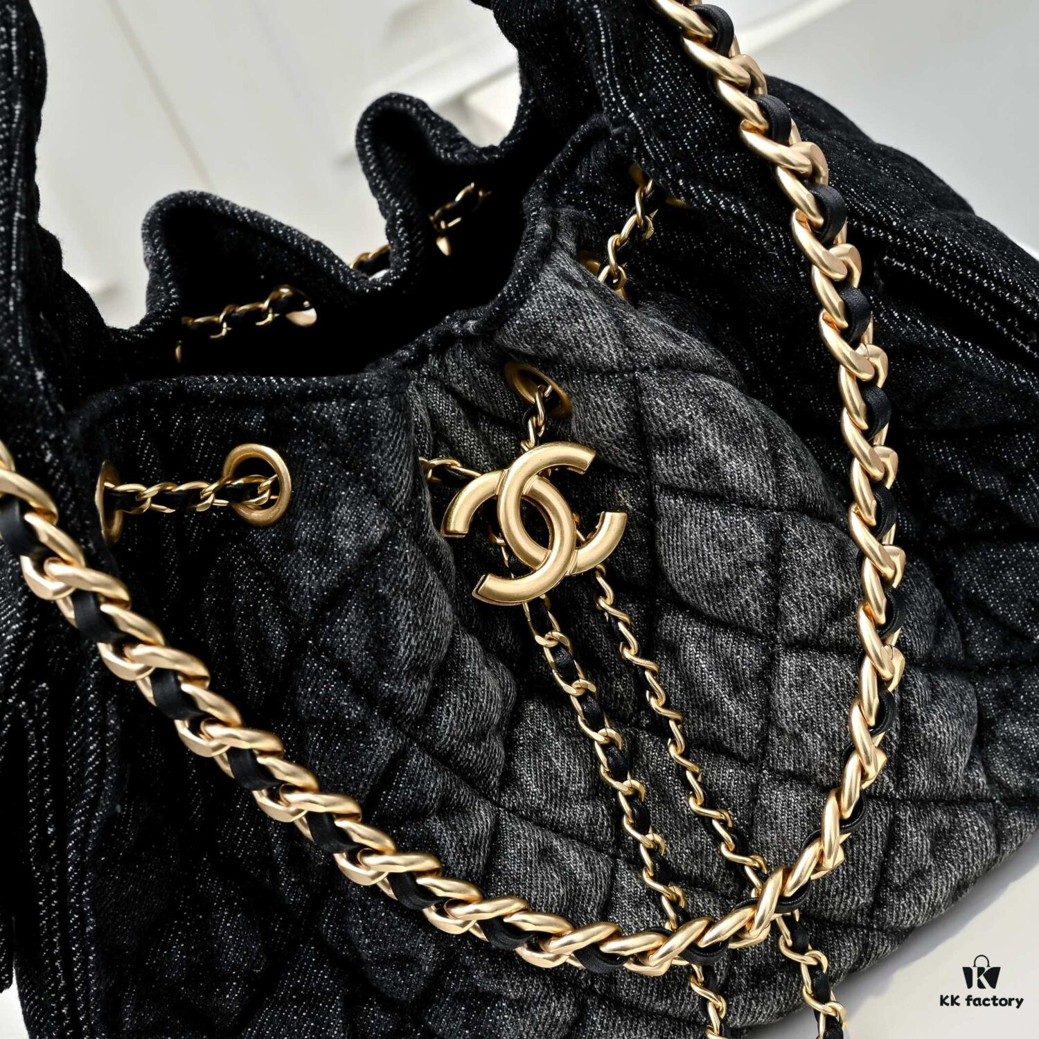 Upgraded Chanel 25C King Bag Washed Gradient Denim Hobo Bag Small Vintage Coin Button Drawstring Bucket Bag with Quilted Pattern and Retro Black-Gold Tone Chain Design