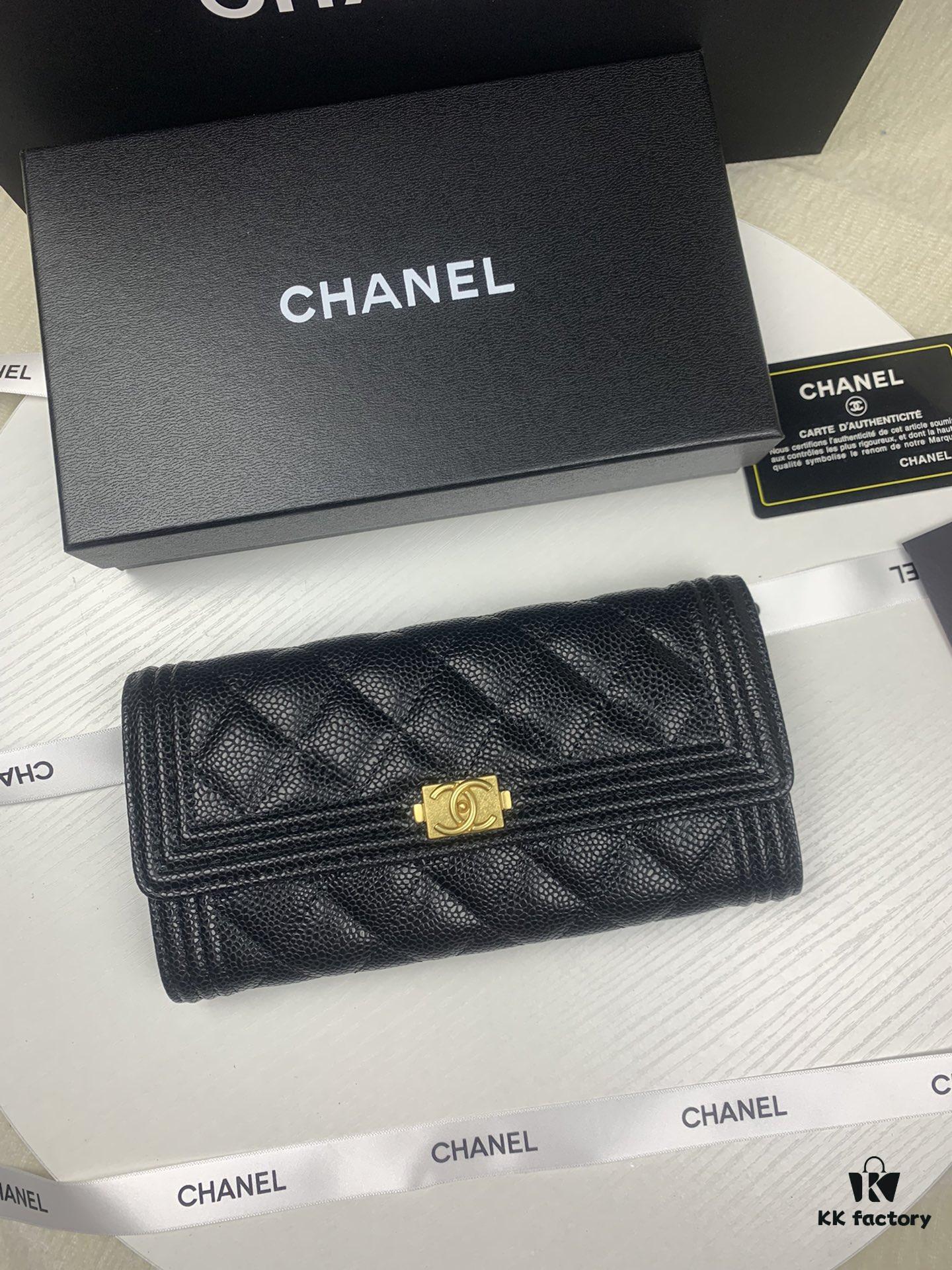 CHANEL Le Boy Long Wallet, Model A80286, Calfskin with Gold-Tone Hardware, Original Quality, Complete Packaging Included! Dimensions: 10.5 x 19 x 3 cm, Color: Quilted Beige with Golden Clasp