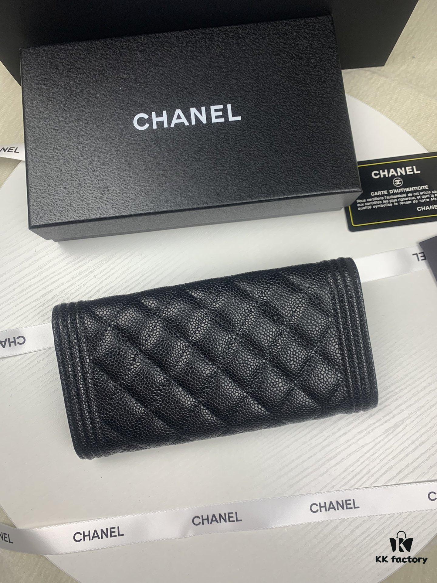 CHANEL Le Boy Long Wallet, Model A80286, Calfskin with Gold-Tone Hardware, Original Quality, Complete Packaging Included! Dimensions: 10.5 x 19 x 3 cm, Color: Quilted Beige with Golden Clasp