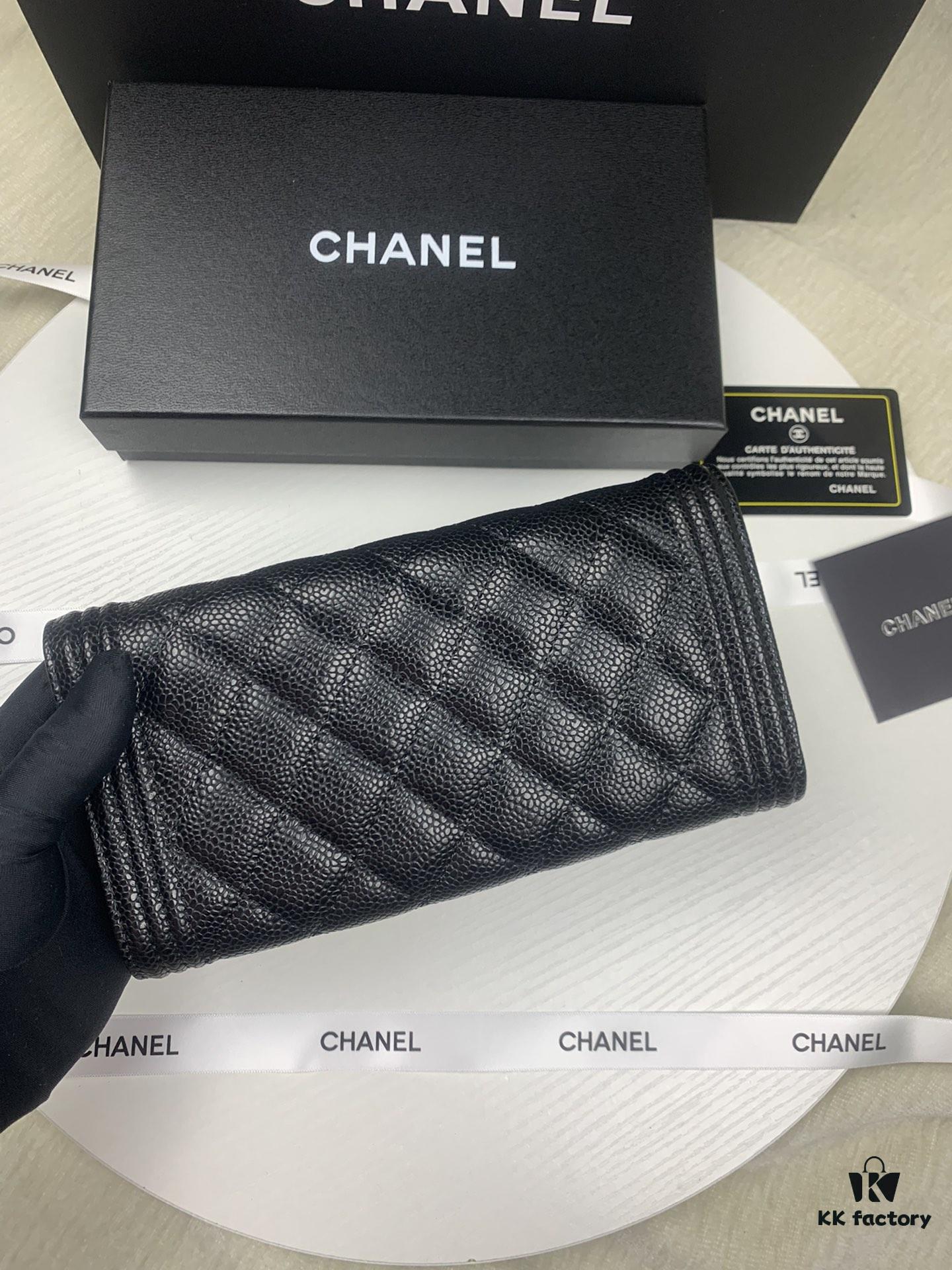 CHANEL Le Boy Long Wallet, Model A80286, Calfskin with Gold-Tone Hardware, Original Quality, Complete Packaging Included! Dimensions: 10.5 x 19 x 3 cm, Color: Quilted Beige with Golden Clasp