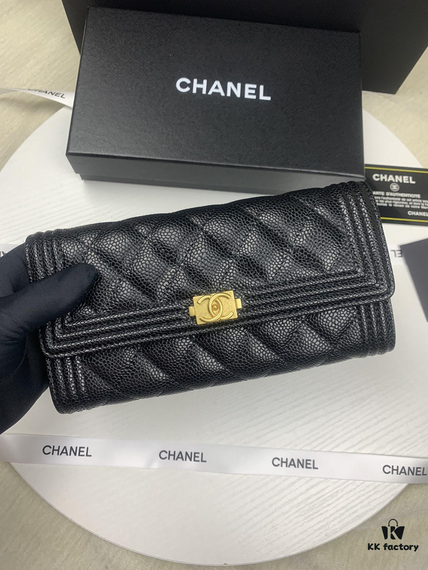 CHANEL Le Boy Long Wallet, Model A80286, Calfskin with Gold-Tone Hardware, Original Quality, Complete Packaging Included! Dimensions: 10.5 x 19 x 3 cm, Color: Quilted Beige with Golden Clasp