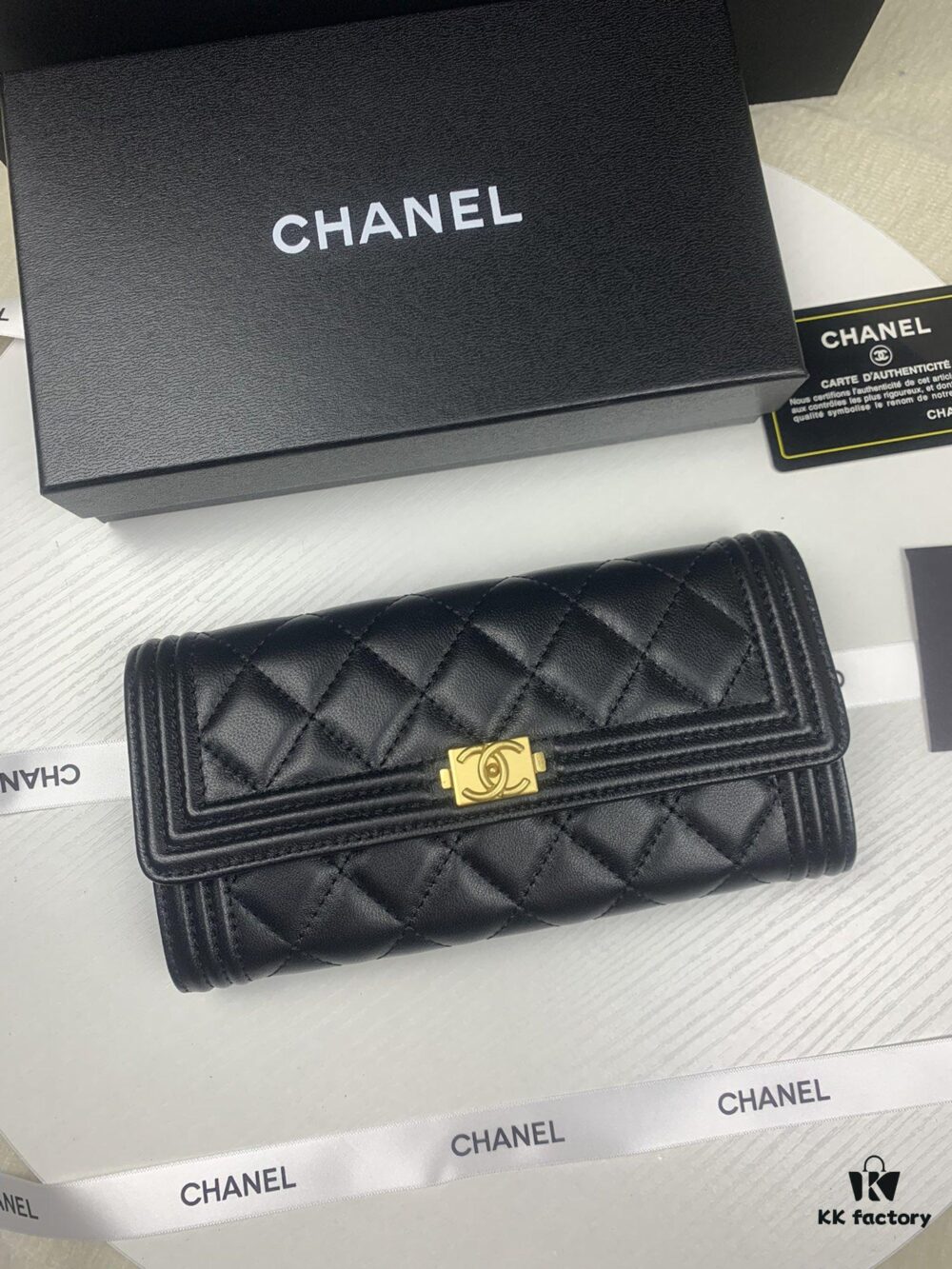 CHANEL Le Boy Long Wallet, Model A80286, Lambskin with Gold-Tone Hardware, Original Quality, Complete Packaging, Size 10.5 x 19 x 3 cm, Color: Beige Lambskin with Gold Clasp