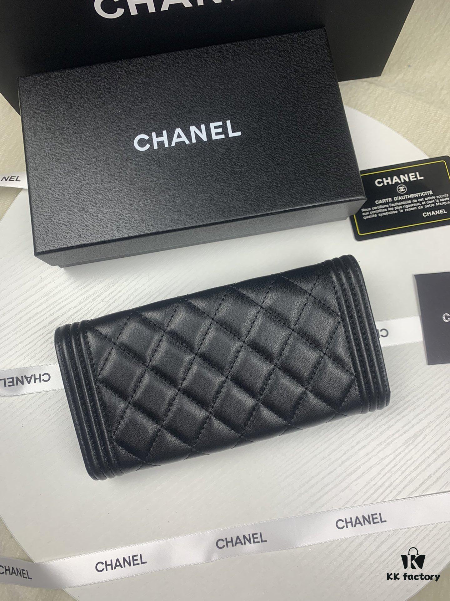 CHANEL Le Boy Long Wallet, Model A80286, Lambskin with Gold-Tone Hardware, Original Quality, Complete Packaging, Size 10.5 x 19 x 3 cm, Color: Beige Lambskin with Gold Clasp