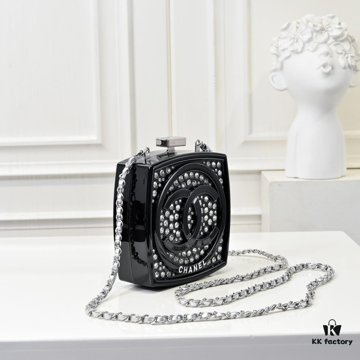 Limited Edition CHANEL Diamond Powder Case - Sparkling and Elegant, A Must-Have Fashion Accessory