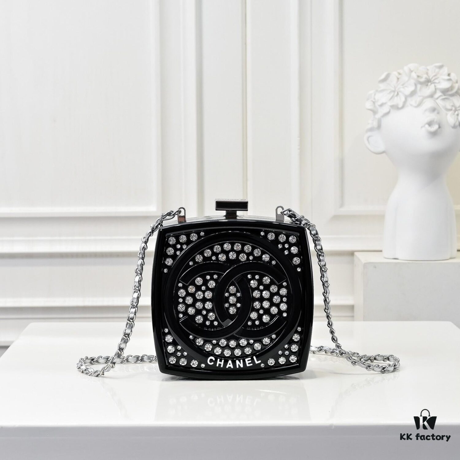 Limited Edition CHANEL Diamond Powder Case - Sparkling and Elegant, A Must-Have Fashion Accessory