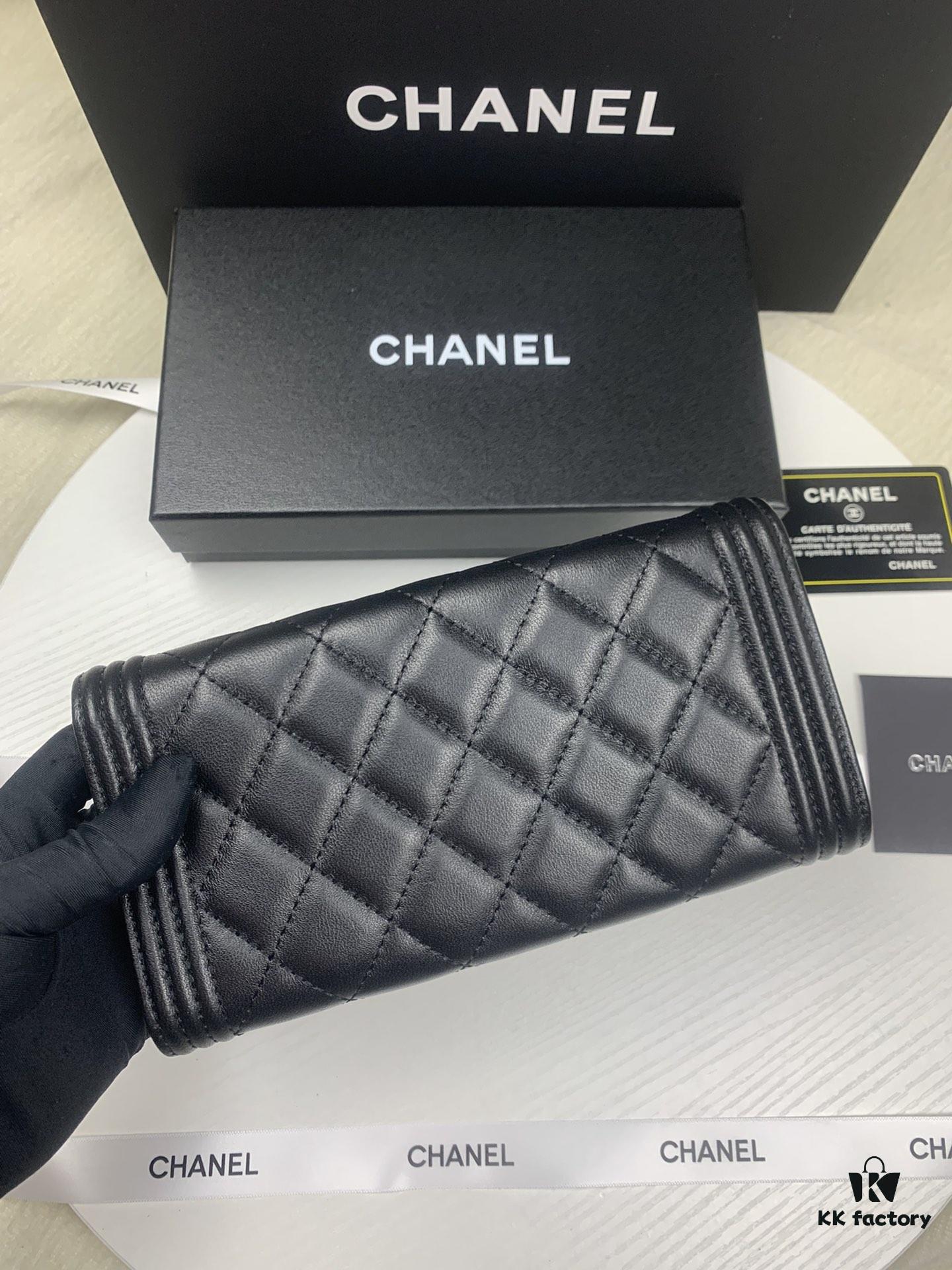 CHANEL Le Boy Long Wallet, Model A80286, Lambskin with Gold-Tone Hardware, Original Quality, Complete Packaging, Size 10.5 x 19 x 3 cm, Color: Beige Lambskin with Gold Clasp