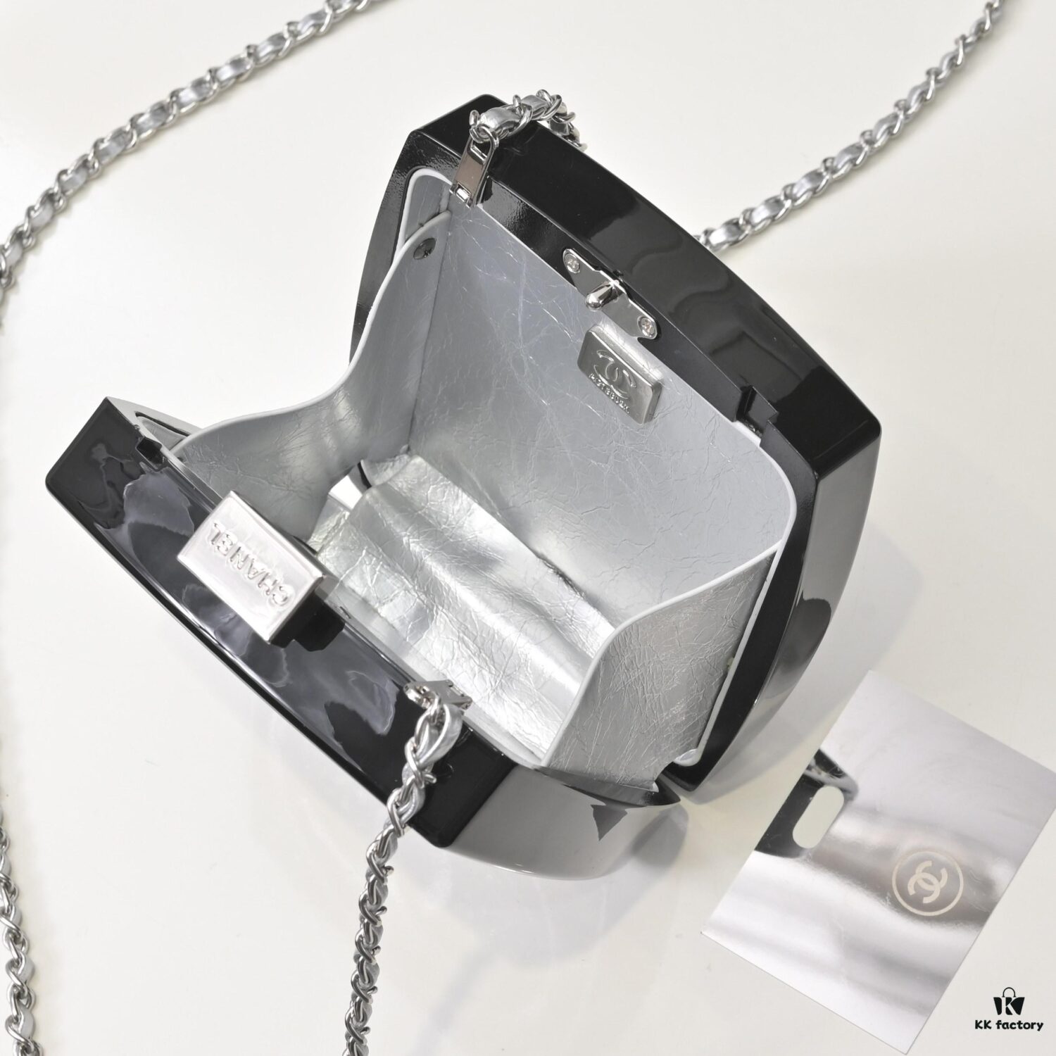 Limited Edition CHANEL Diamond Powder Case - Sparkling and Elegant, A Must-Have Fashion Accessory