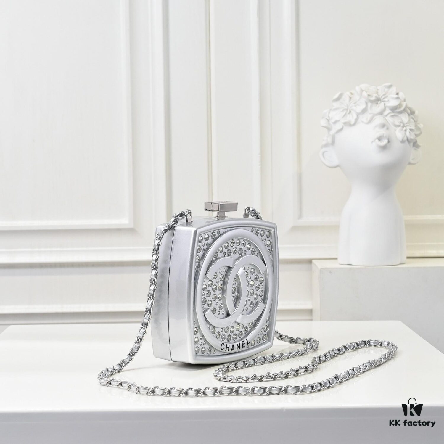 Limited Edition CHANEL Diamond Powder Case - Sparkling and Elegant, A Must-Have Fashion Accessory