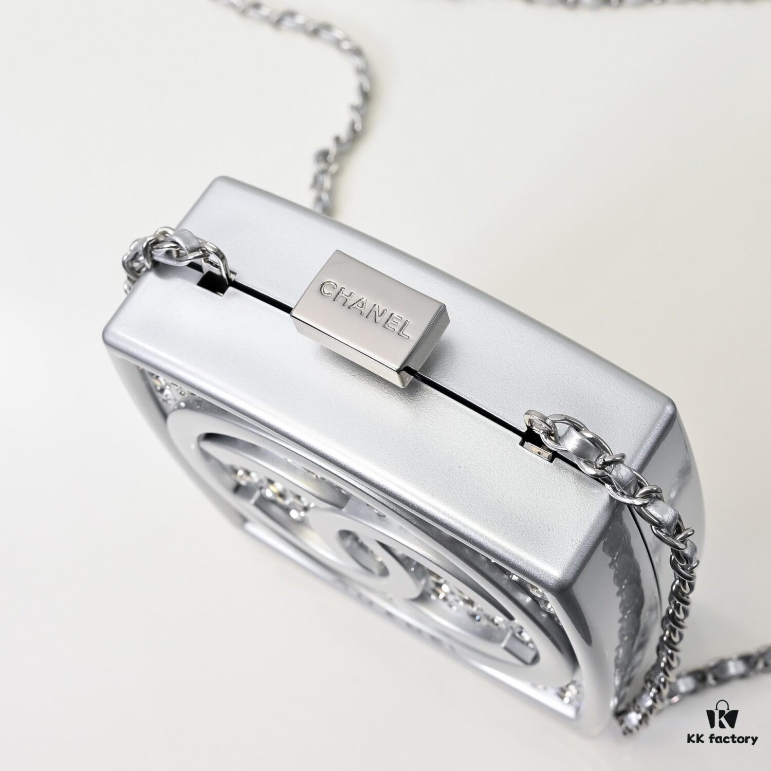 Limited Edition CHANEL Diamond Powder Case - Sparkling and Elegant, A Must-Have Fashion Accessory