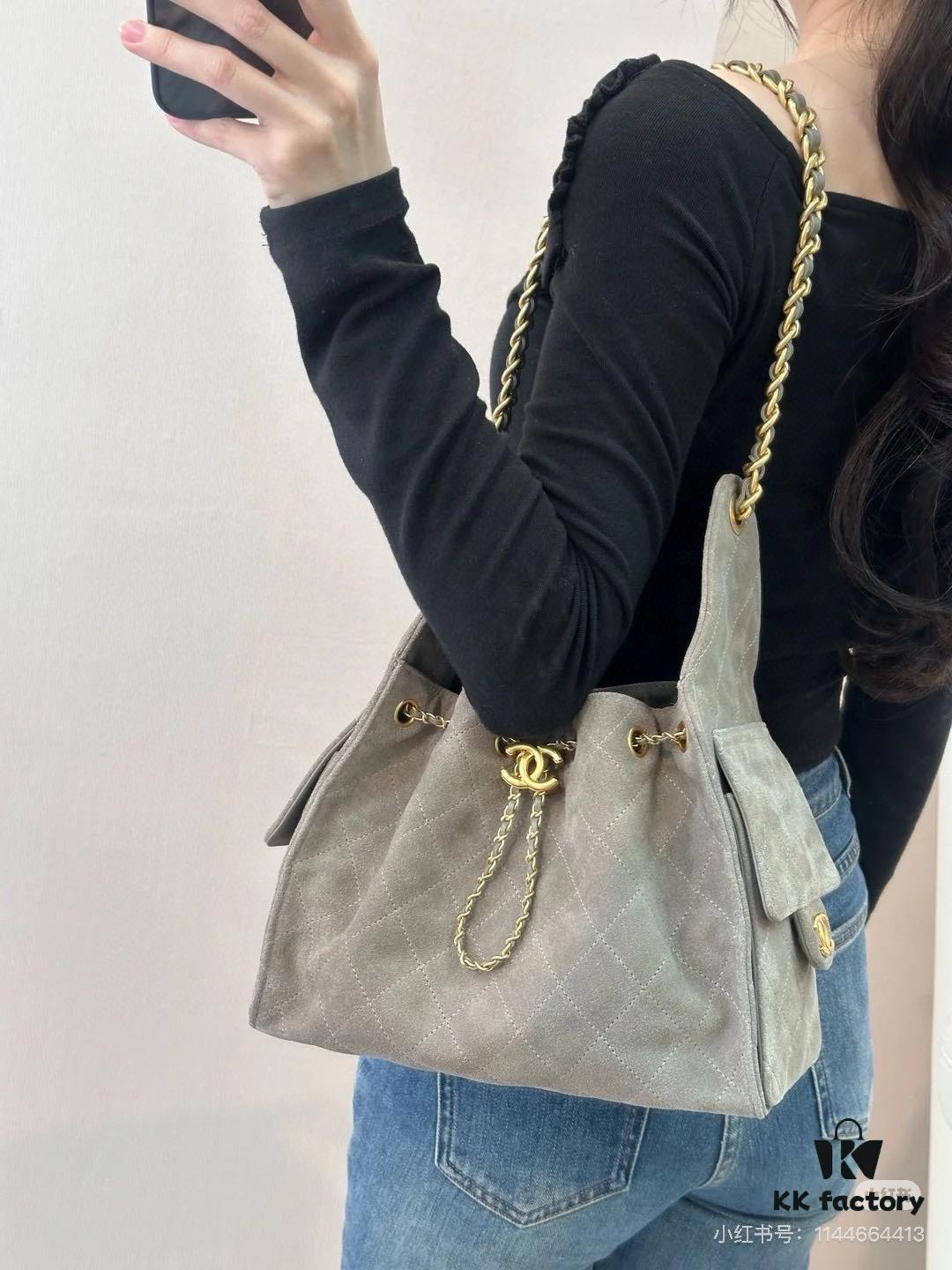 Upgraded Chanel 25C Style Hobo Bag in Quilted Calf Leather – Vintage Gold Buckle Drawstring Bucket Bag with Diamond Stitching and Retro Black-Gold Accents