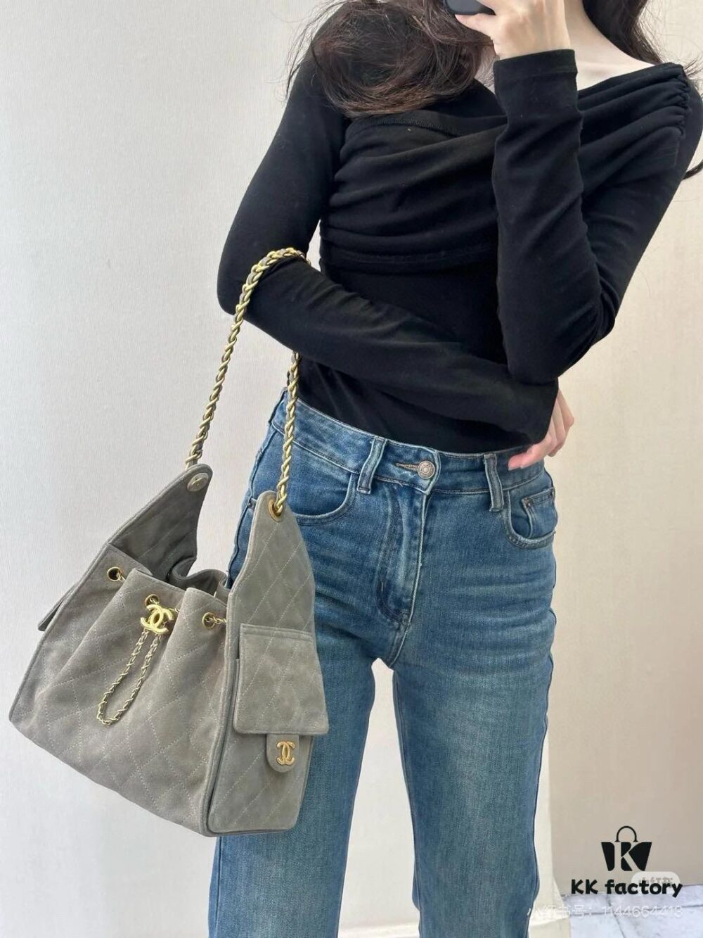 Upgraded Chanel 25C Style Hobo Bag in Quilted Calf Leather – Vintage Gold Buckle Drawstring Bucket Bag with Diamond Stitching and Retro Black-Gold Accents