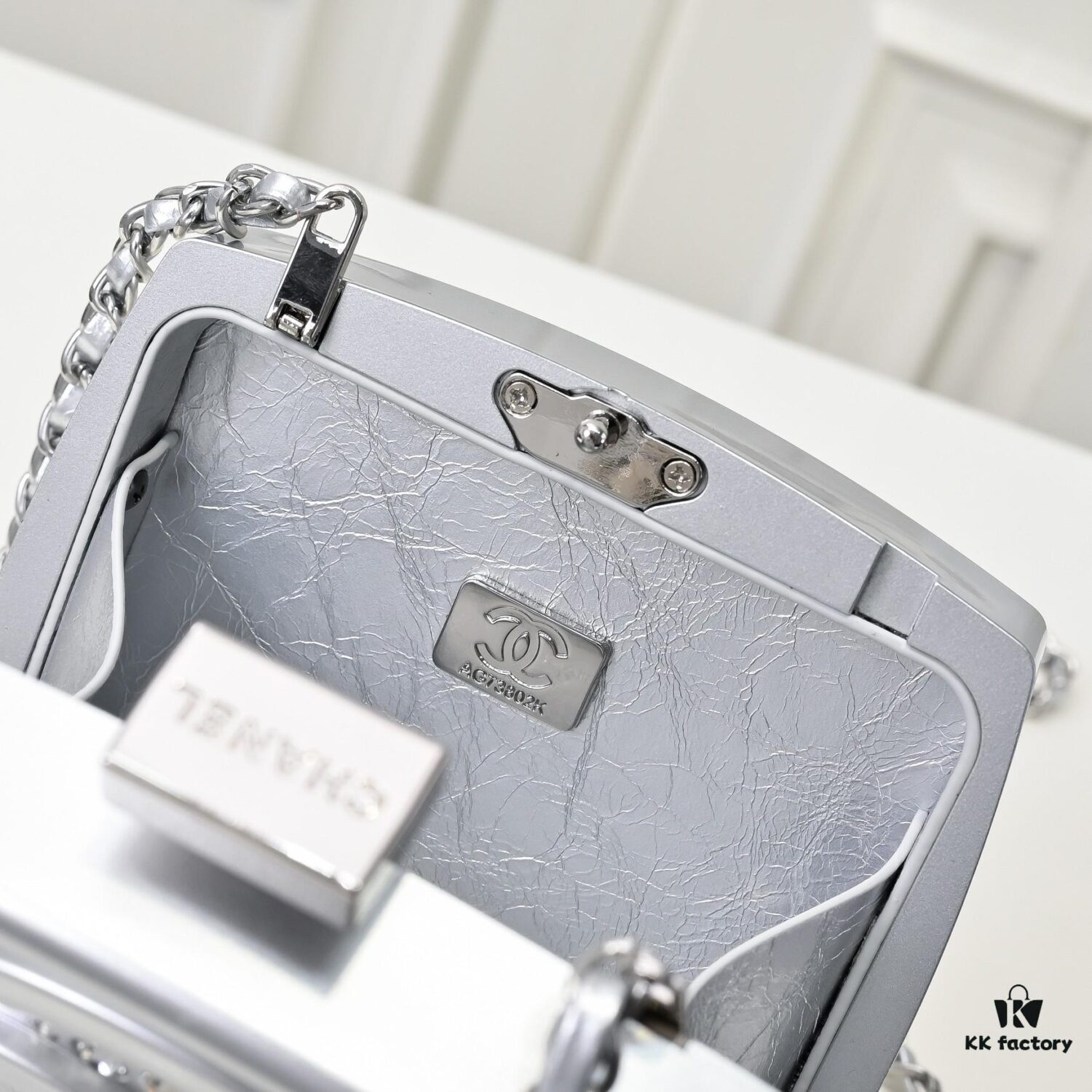 Limited Edition CHANEL Diamond Powder Case - Sparkling and Elegant, A Must-Have Fashion Accessory