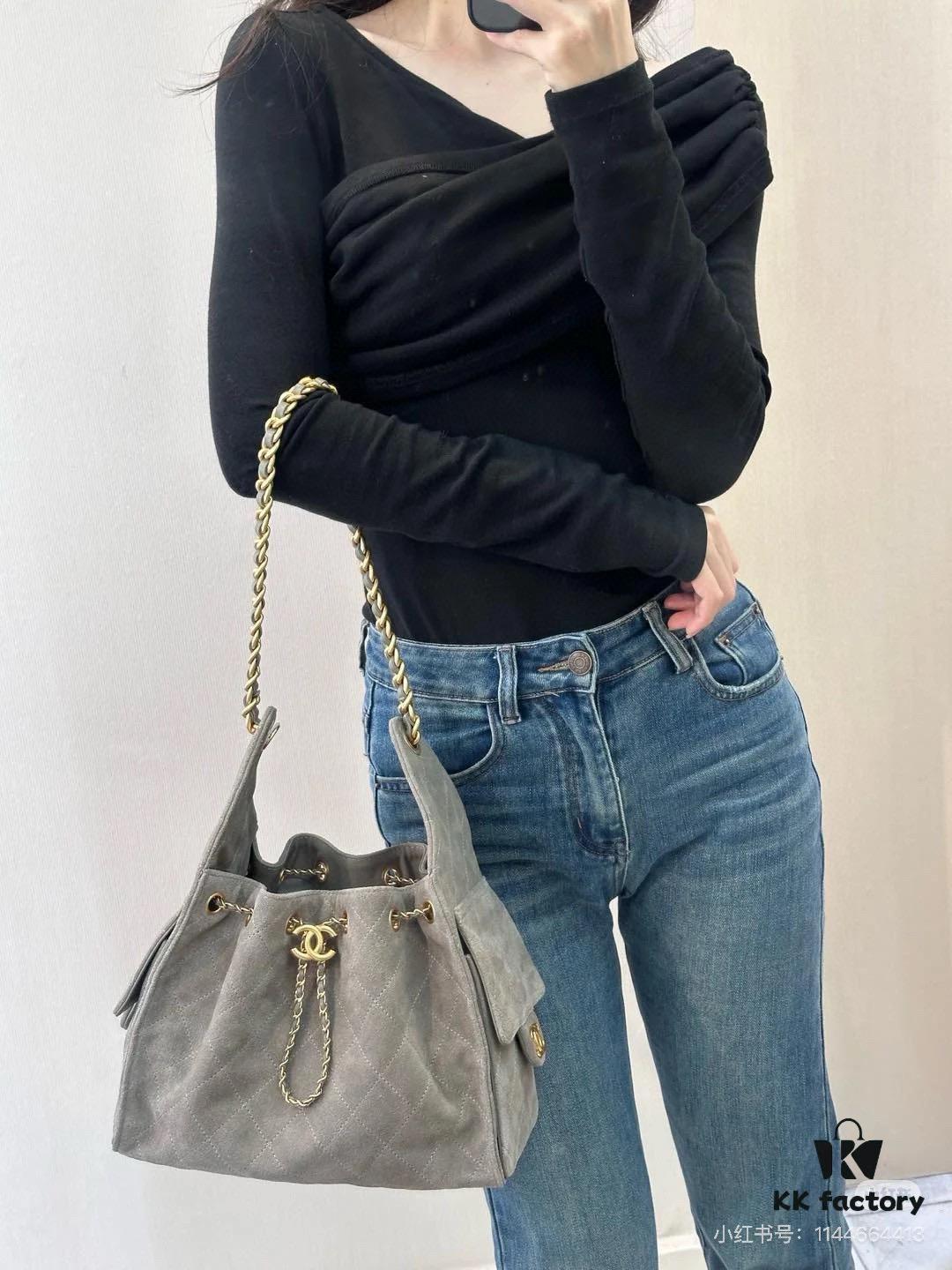 Upgraded Chanel 25C Style Hobo Bag in Quilted Calf Leather – Vintage Gold Buckle Drawstring Bucket Bag with Diamond Stitching and Retro Black-Gold Accents