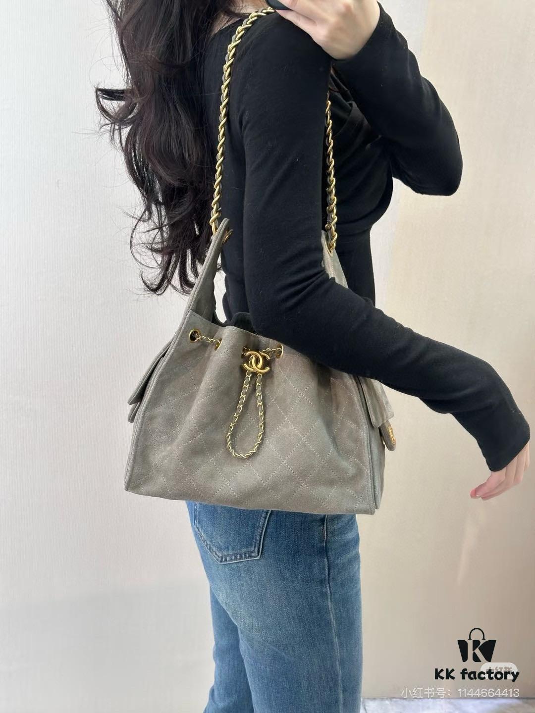 Upgraded Chanel 25C Style Hobo Bag in Quilted Calf Leather – Vintage Gold Buckle Drawstring Bucket Bag with Diamond Stitching and Retro Black-Gold Accents