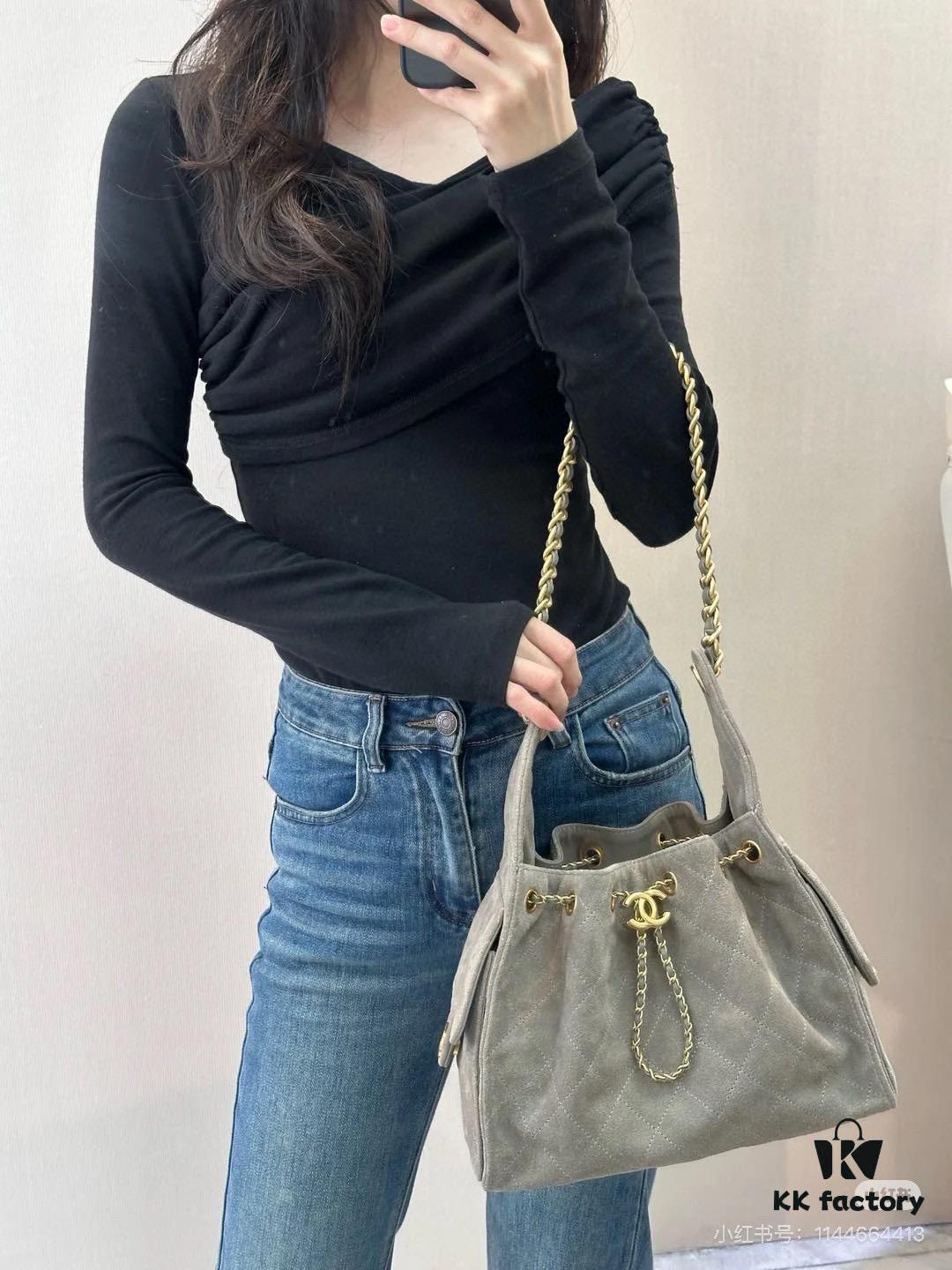 Upgraded Chanel 25C Style Hobo Bag in Quilted Calf Leather – Vintage Gold Buckle Drawstring Bucket Bag with Diamond Stitching and Retro Black-Gold Accents