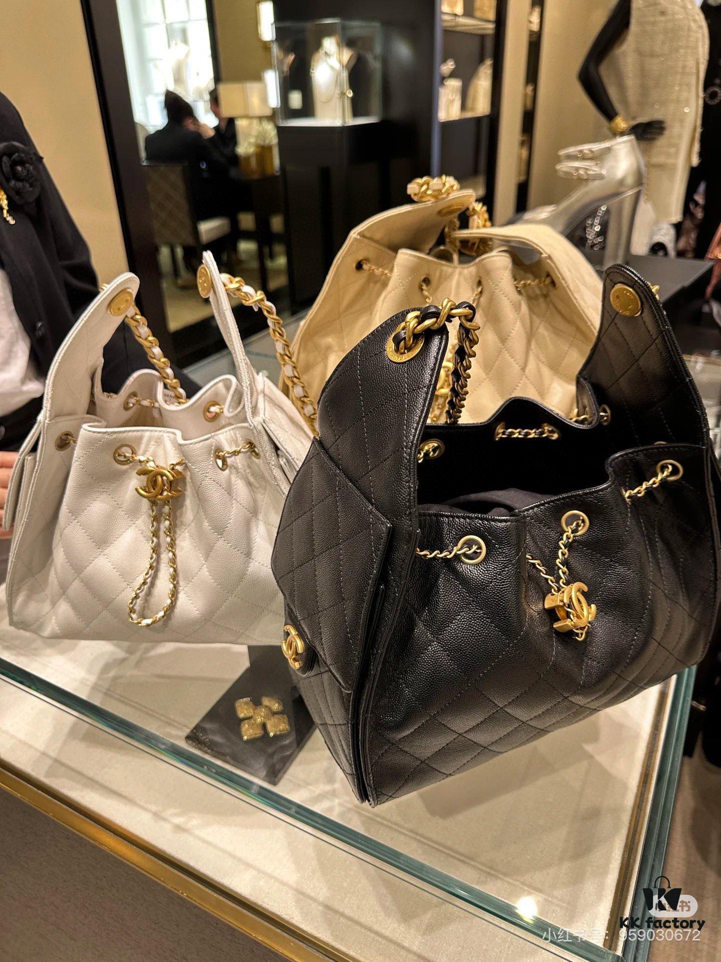 Upgraded Chanel 25C Style Hobo Bag in Quilted Calf Leather – Vintage Gold Buckle Drawstring Bucket Bag with Diamond Stitching and Retro Black-Gold Accents