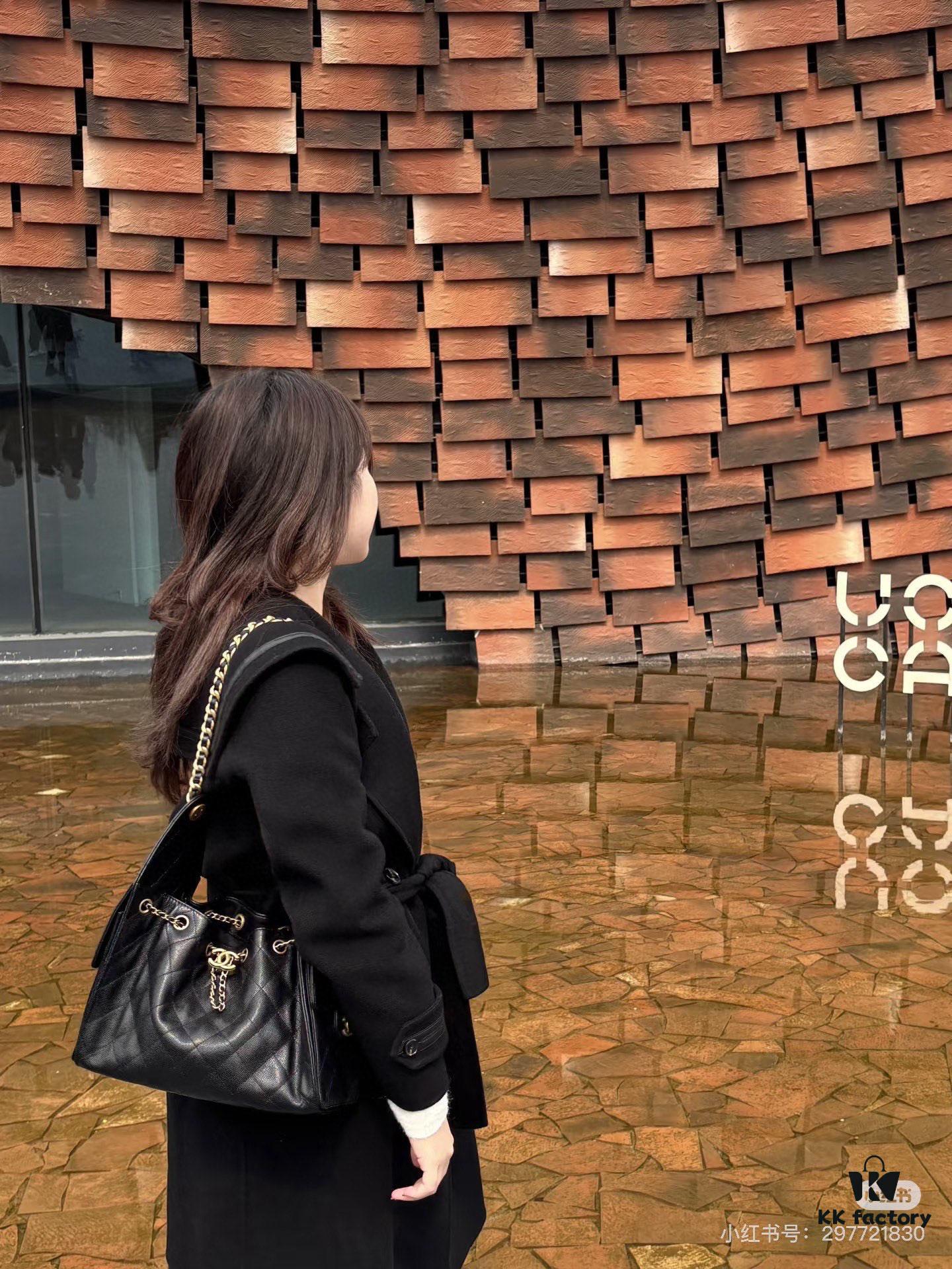 Upgraded Chanel 25C Style Hobo Bag in Quilted Calf Leather – Vintage Gold Buckle Drawstring Bucket Bag with Diamond Stitching and Retro Black-Gold Accents