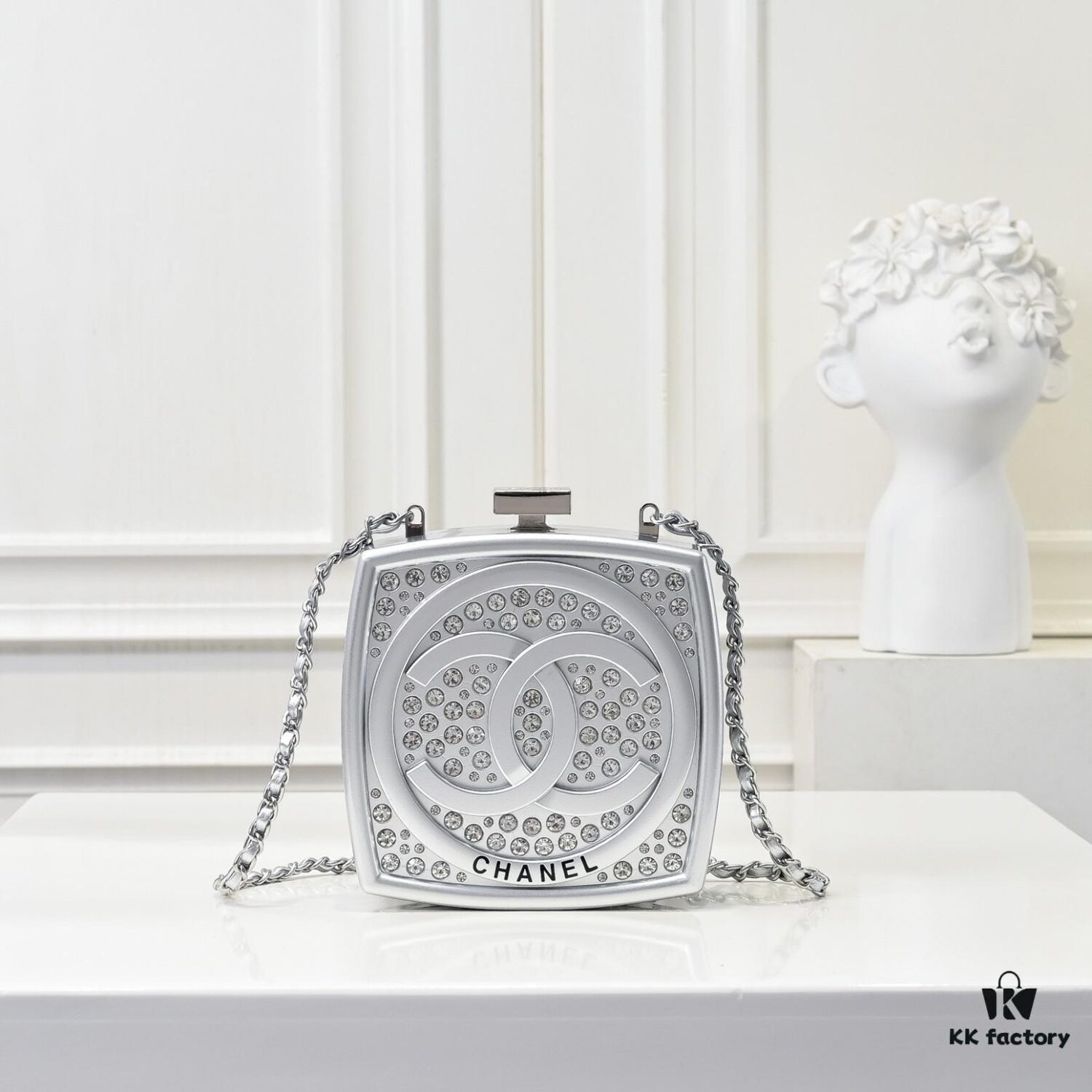 Limited Edition CHANEL Diamond Powder Case - Sparkling and Elegant, A Must-Have Fashion Accessory