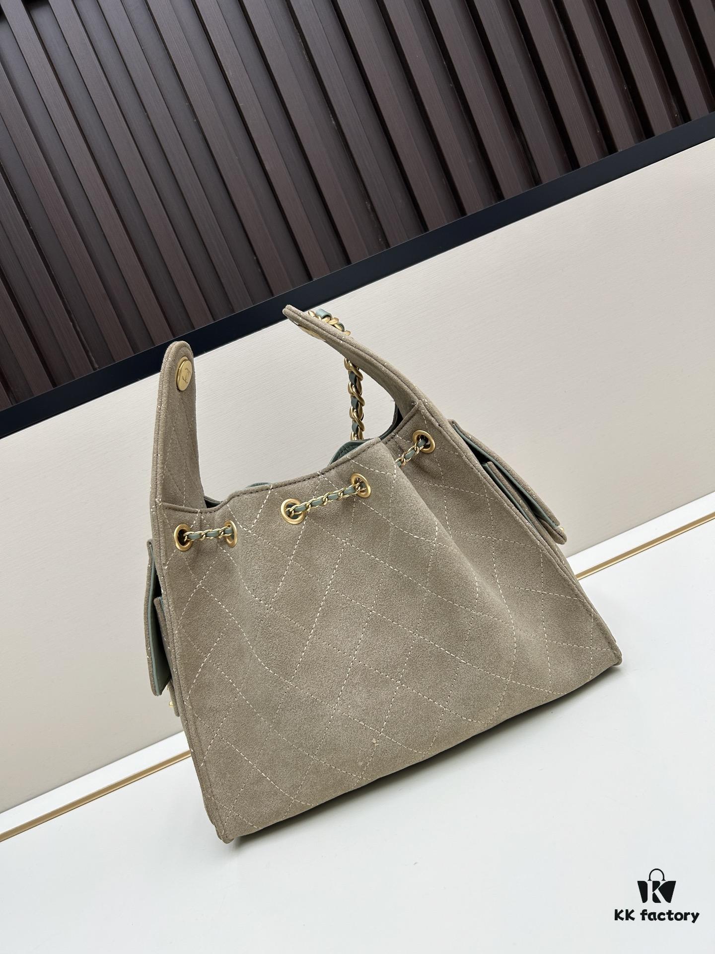 Upgraded Chanel 25C Style Hobo Bag in Quilted Calf Leather - Mini Bucket Shoulder Bag with Vintage Gold-Tone Buckle and Drawstring Closure, Chevron Stitching, Retro Black-Gold Accents, Elegant Chain Design