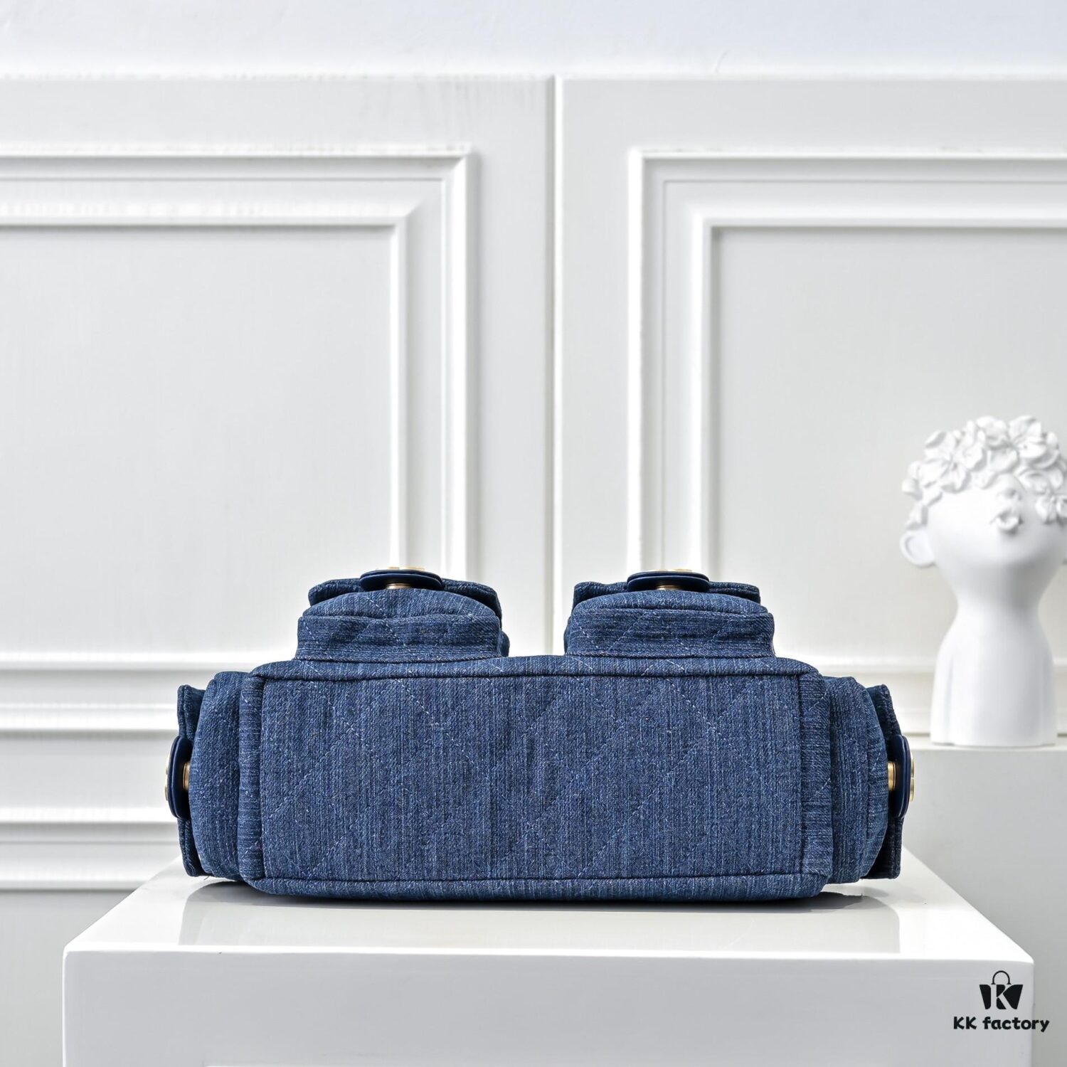 CHANEL 25C New Arrival Lightweight and Stylish Bag with Spacious Interior and Vintage Hardware