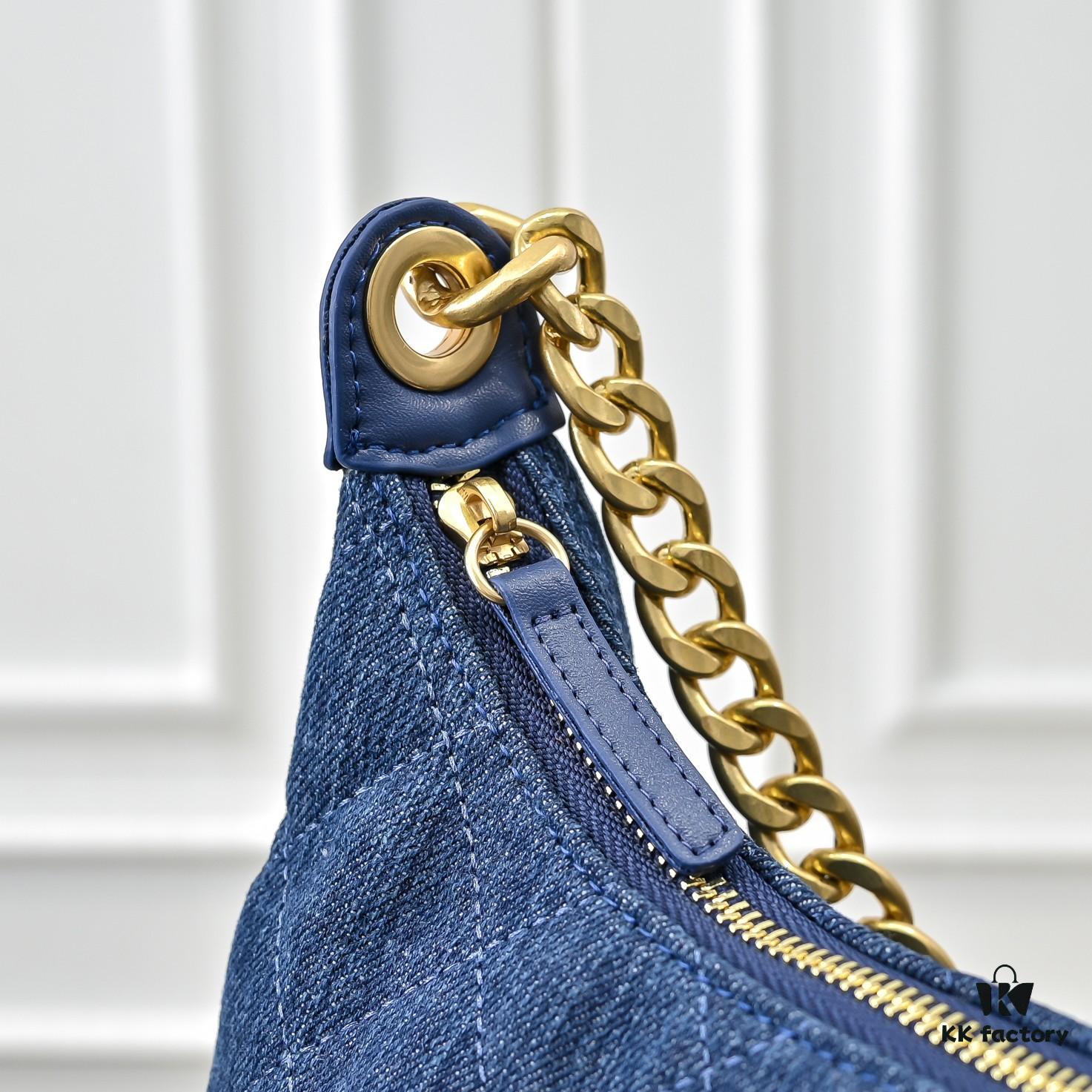 CHANEL 25C New Arrival Lightweight and Stylish Bag with Spacious Interior and Vintage Hardware