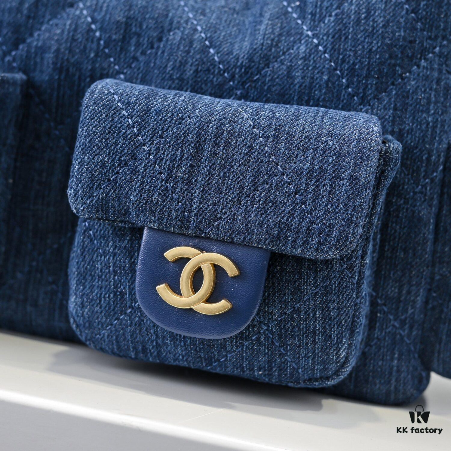 CHANEL 25C New Arrival Lightweight and Stylish Bag with Spacious Interior and Vintage Hardware