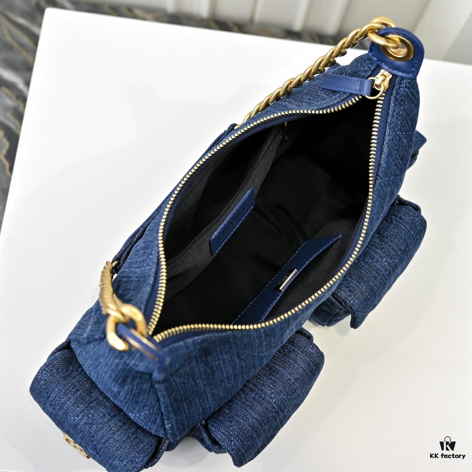 CHANEL 25C New Arrival Lightweight and Stylish Bag with Spacious Interior and Vintage Hardware