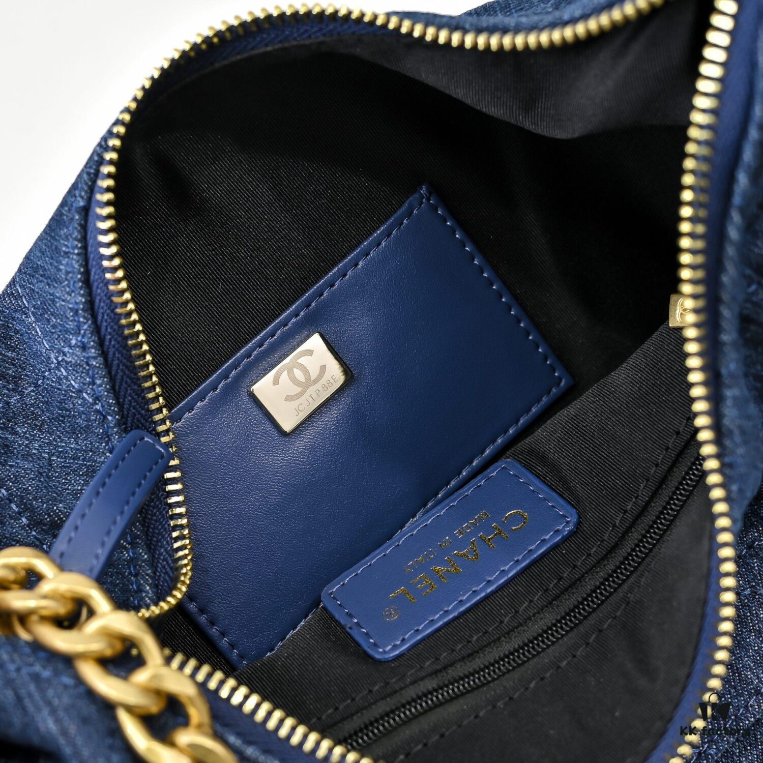 CHANEL 25C New Arrival Lightweight and Stylish Bag with Spacious Interior and Vintage Hardware