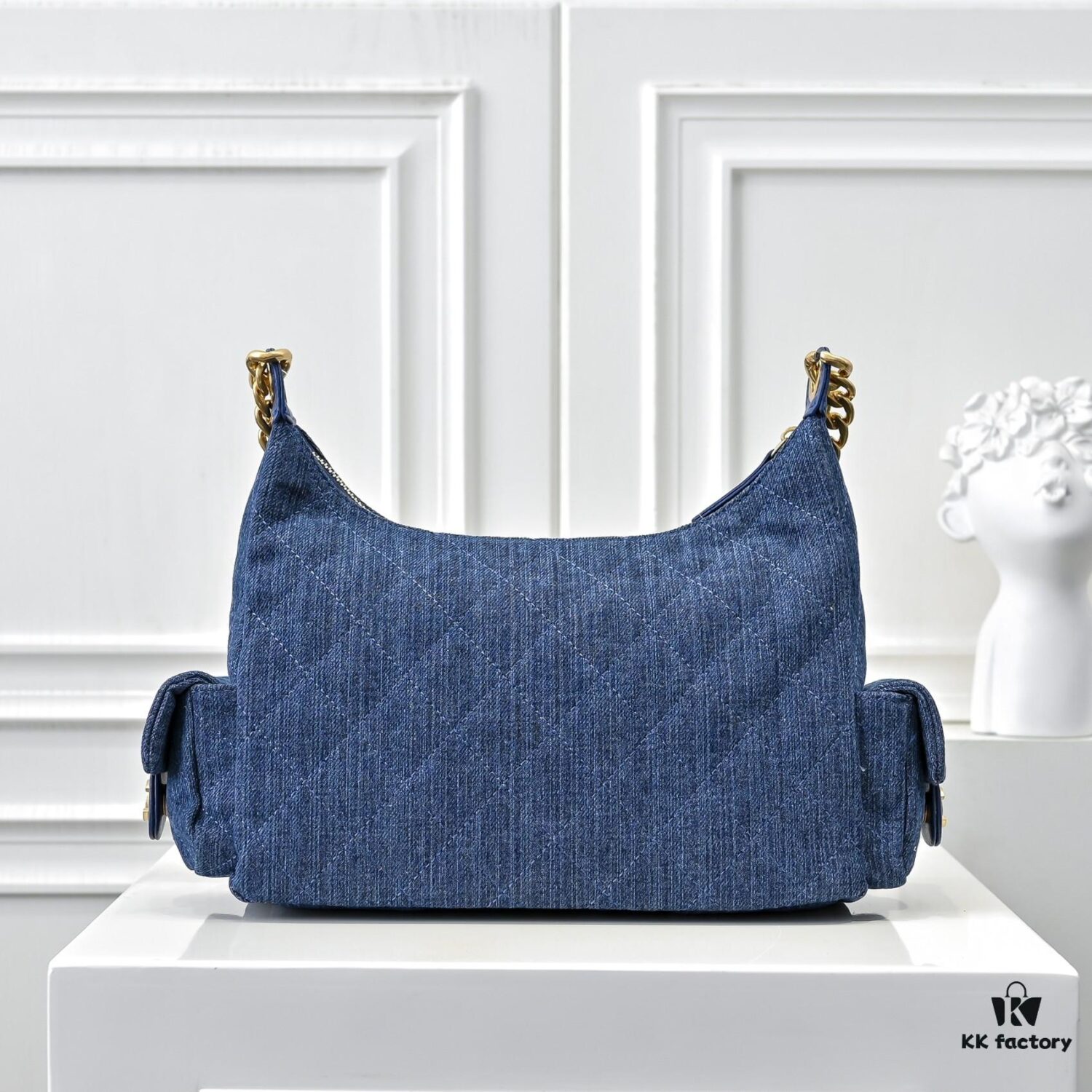 CHANEL 25C New Arrival Lightweight and Stylish Bag with Spacious Interior and Vintage Hardware