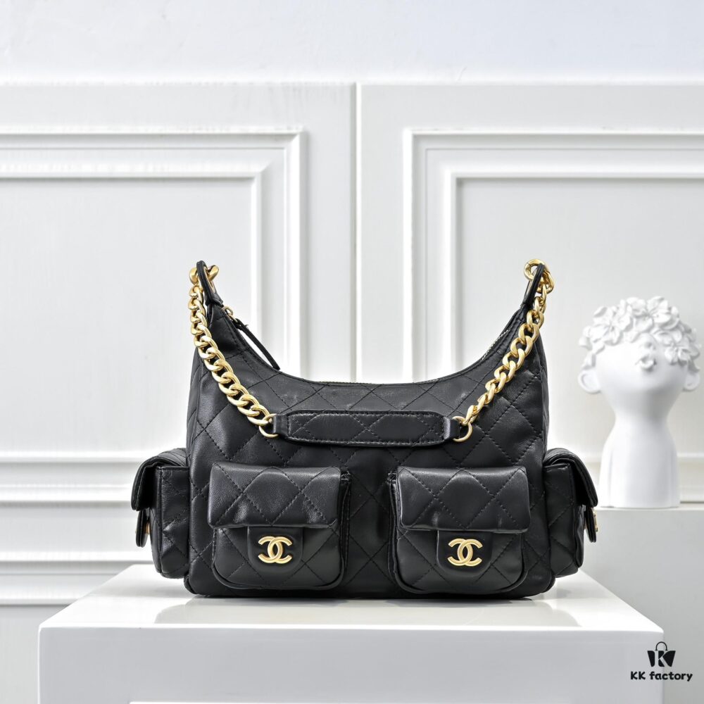 CHANEL 25C New Arrival – Lightweight and Stylish Lambskin Shoulder Bag with Chunky Chain