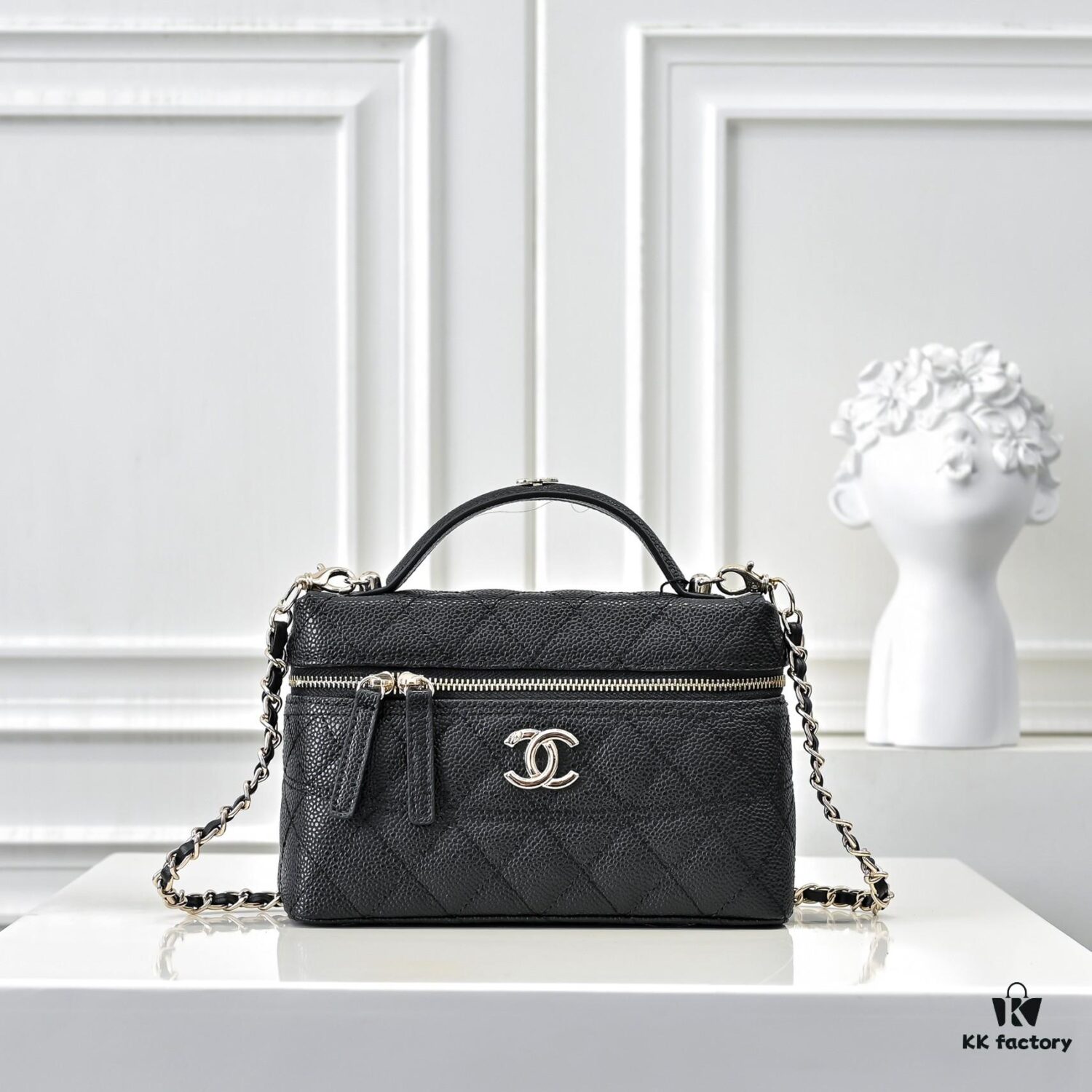 Chanel 25C Spring/Summer New Lunchbox Bag, Calfskin with Metal Chain Design, Double C Logo, Compact Size Fits Phone and Daily Essentials