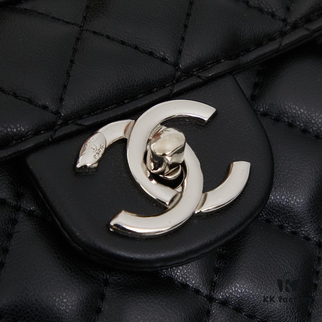 New Arrival with Box Words Fail! No Wonder So Many Are Looking for This Black and White Chanel Camera Bag