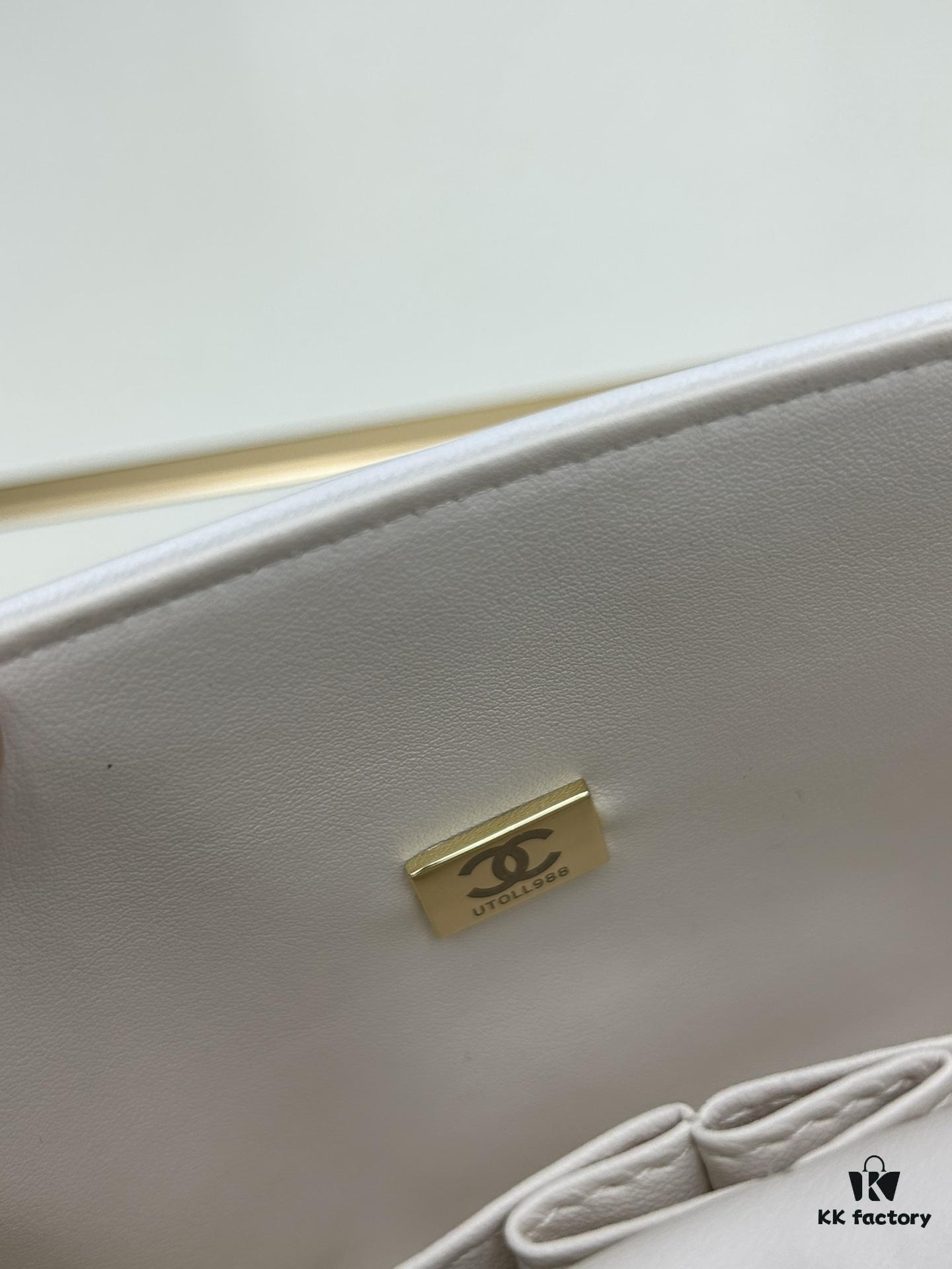 Chanel Classic CF1112 Lambskin Electroplated Hardware with Glazed Finish, Premium Cowhide Gold Tone Clasp