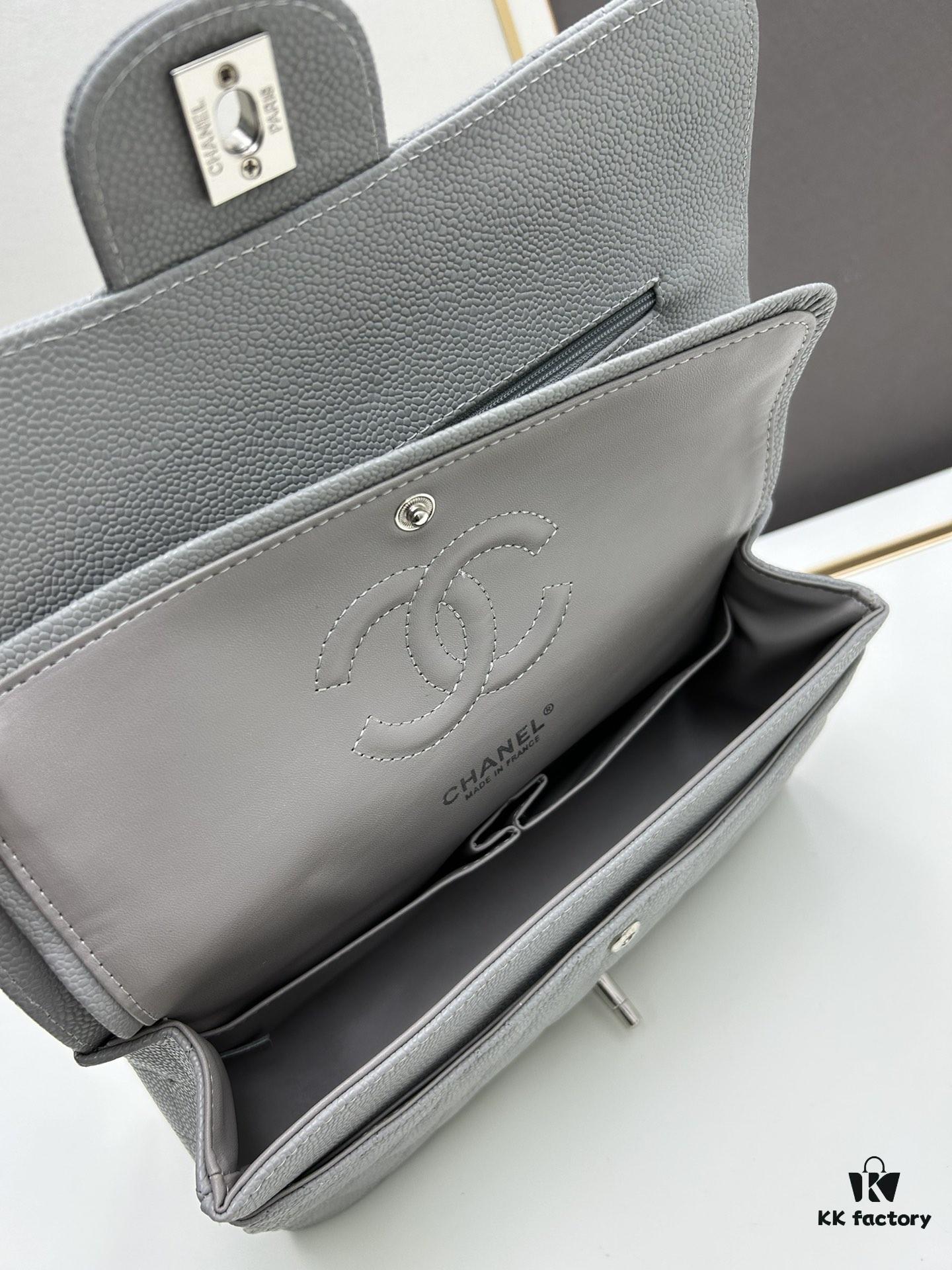 Chanel Classic CF1112 Calfskin Quilting Texture, Electroplated Hardware with Special Glaze Coating for Long-Lasting Color Retention, Genuine Leather Gold Buckle