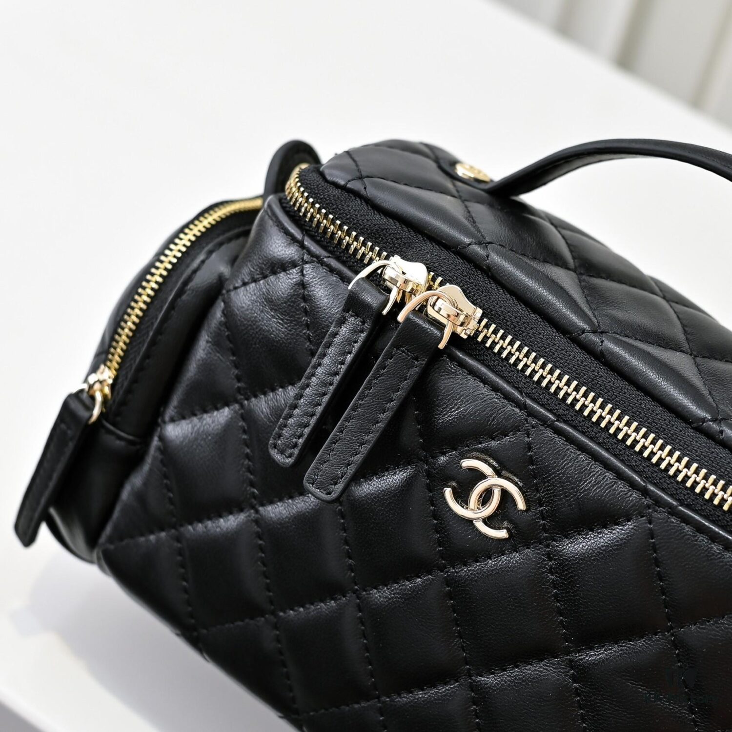 CHANEL24K New Mini Camera Bag - Elegant Lambskin with Metallic Chain, Chic and Versatile Design