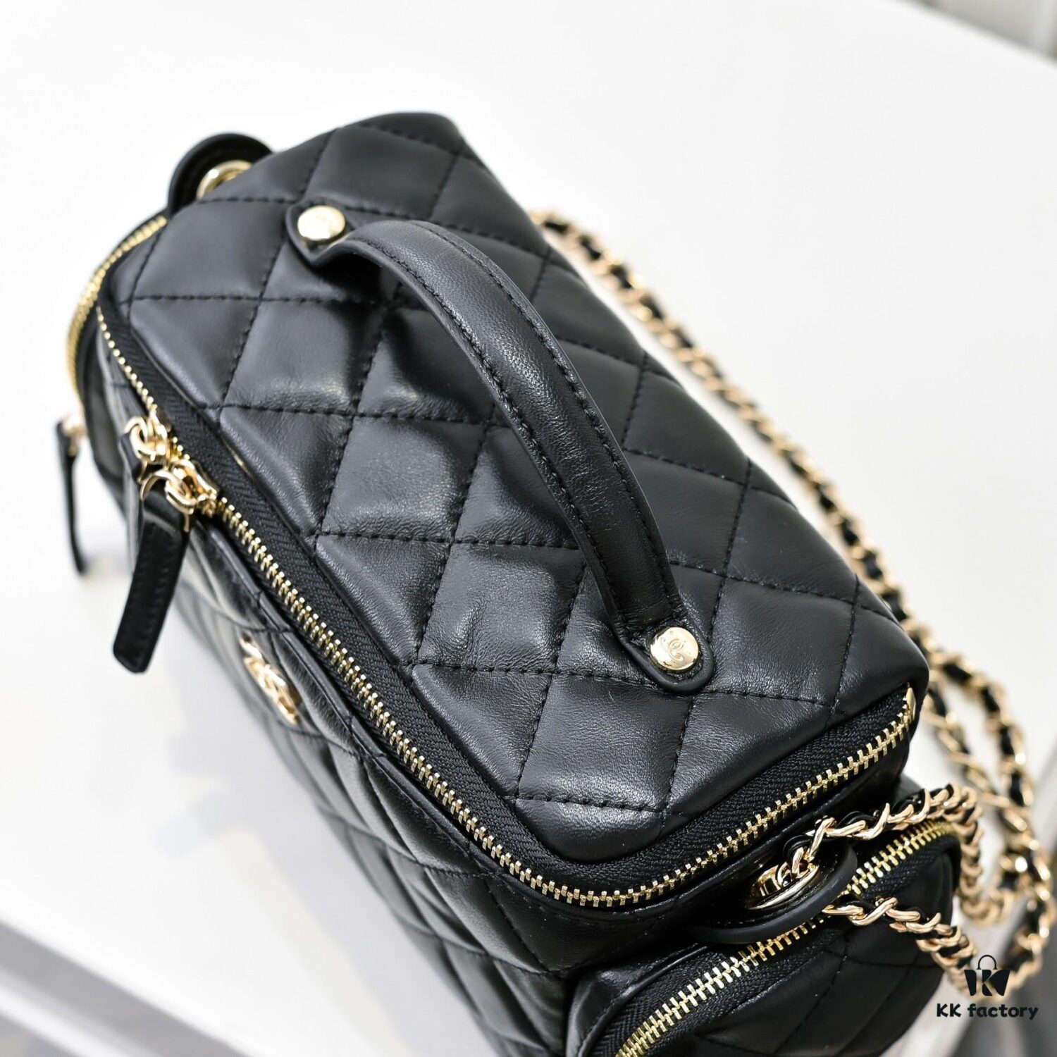 CHANEL24K New Mini Camera Bag - Elegant Lambskin with Metallic Chain, Chic and Versatile Design