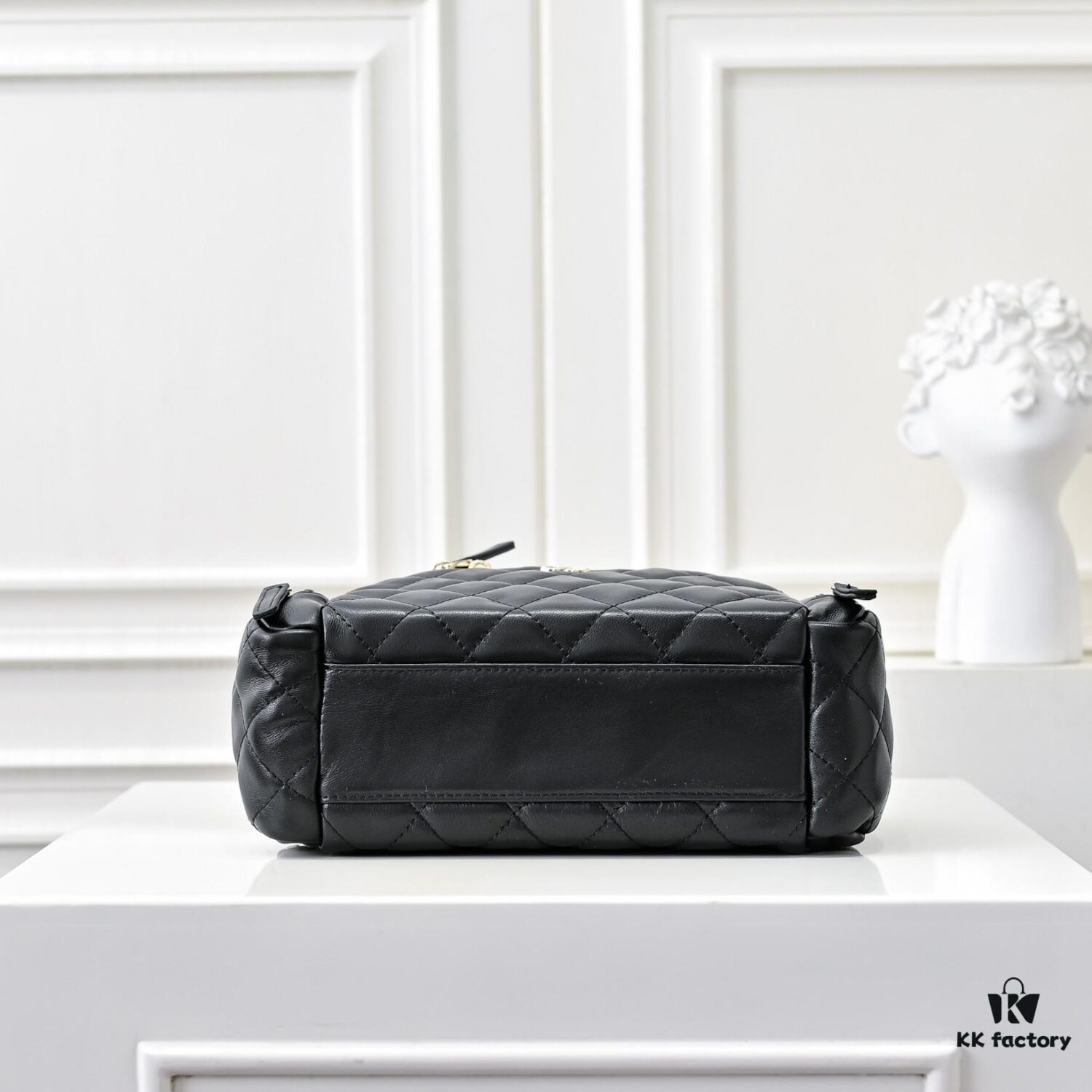 CHANEL24K New Mini Camera Bag - Elegant Lambskin with Metallic Chain, Chic and Versatile Design