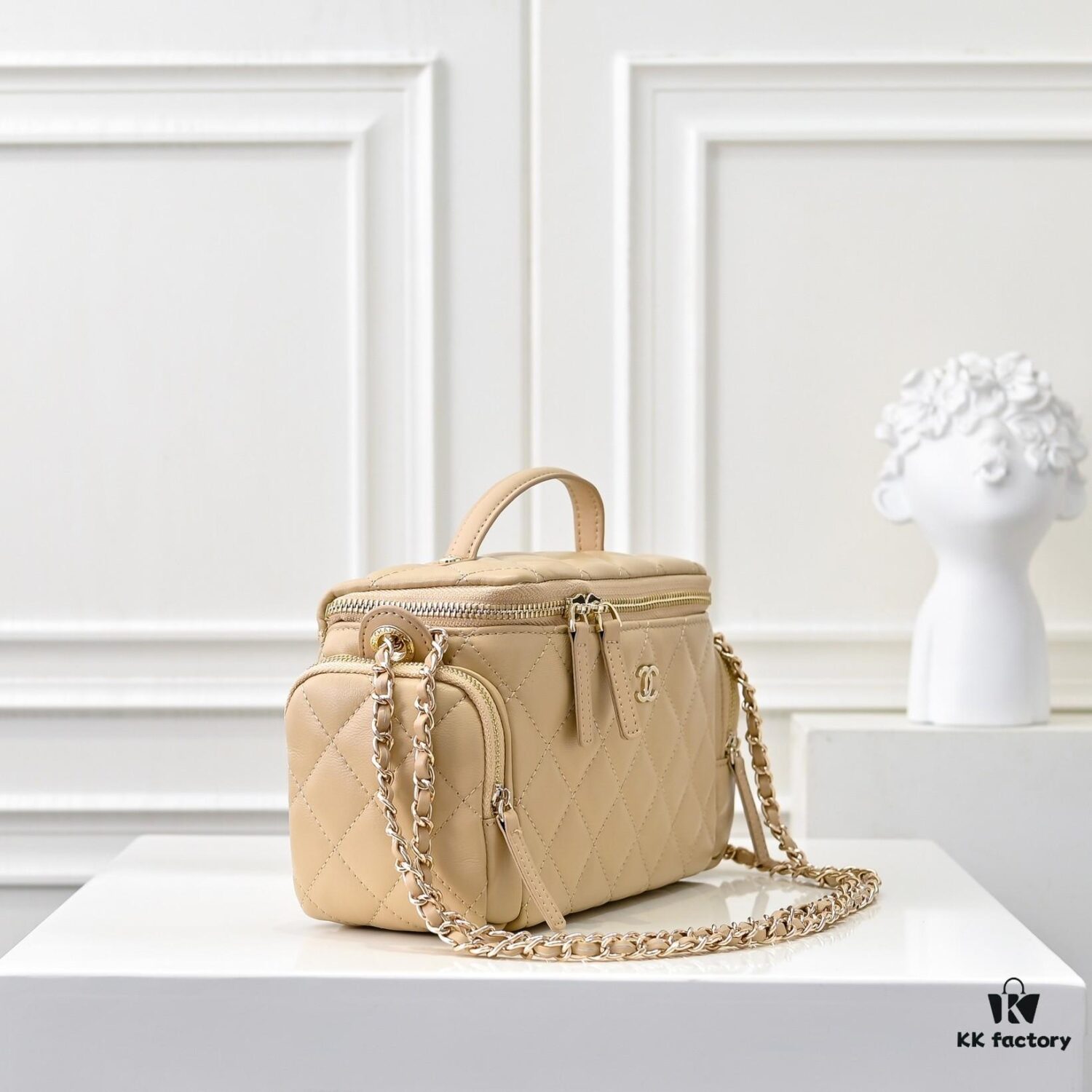 CHANEL24K New Camera Bag 📷 Elegant Lambskin with Metal Chain, Cute and Stylish Design with Golden Accents