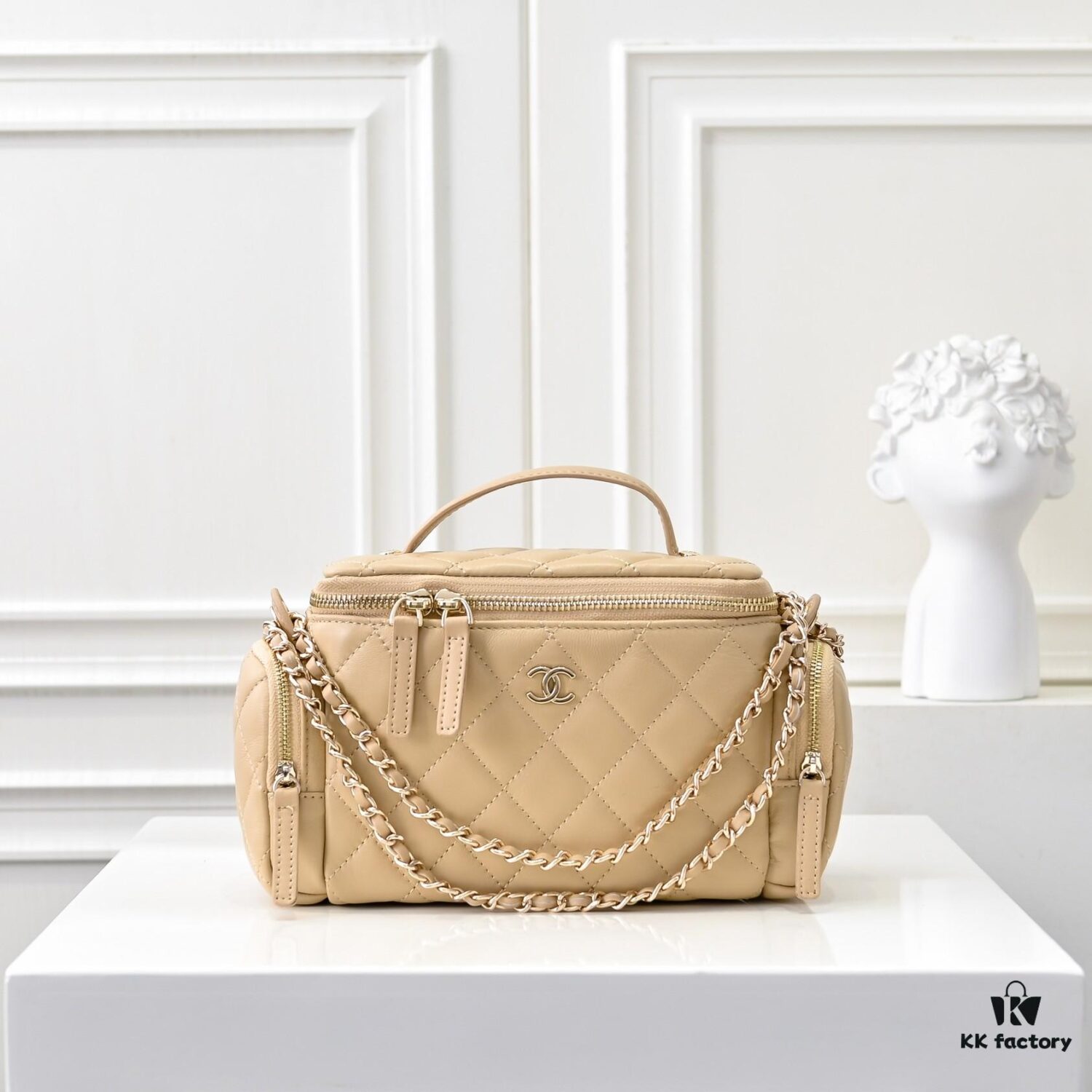 CHANEL24K New Camera Bag 📷 Elegant Lambskin with Metal Chain, Cute and Stylish Design with Golden Accents