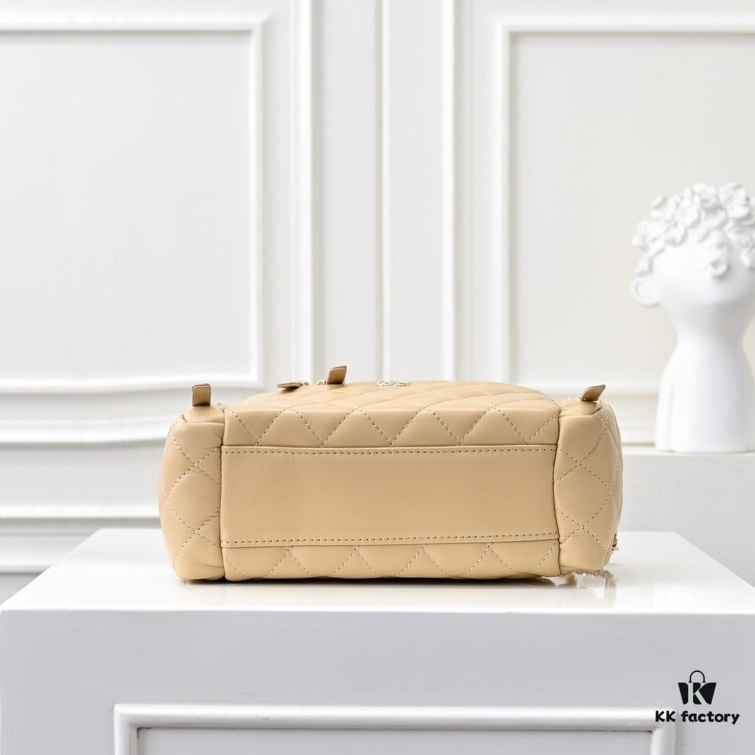 CHANEL24K New Camera Bag 📷 Elegant Lambskin with Metal Chain, Cute and Stylish Design with Golden Accents