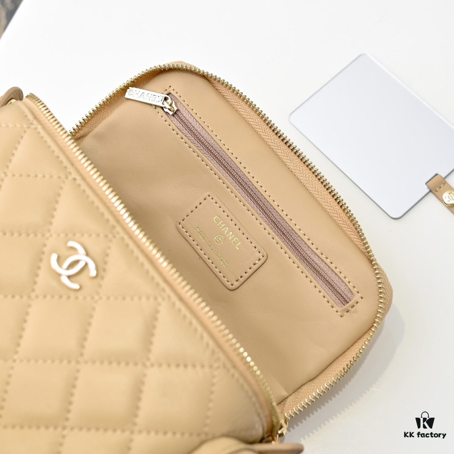 CHANEL24K New Camera Bag 📷 Elegant Lambskin with Metal Chain, Cute and Stylish Design with Golden Accents