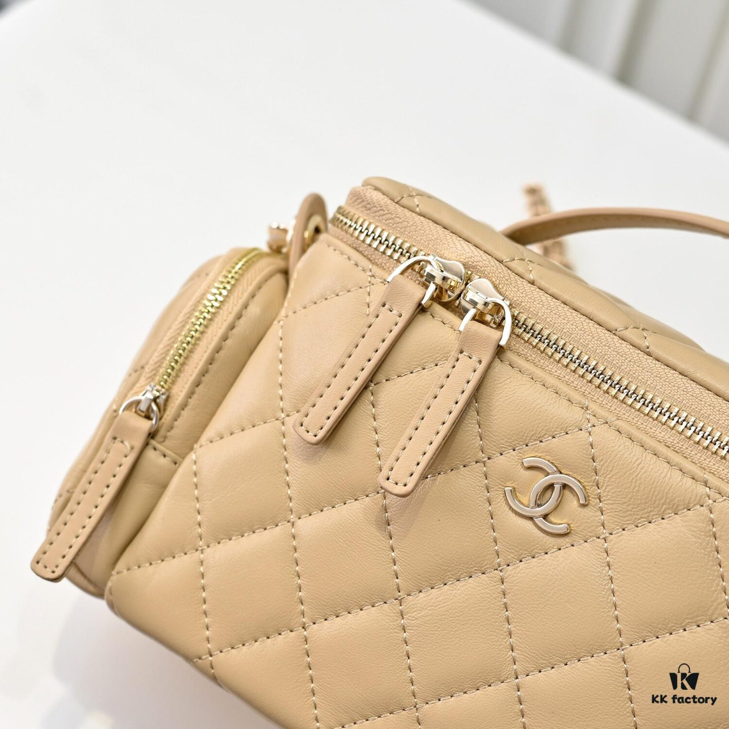 CHANEL24K New Camera Bag 📷 Elegant Lambskin with Metal Chain, Cute and Stylish Design with Golden Accents