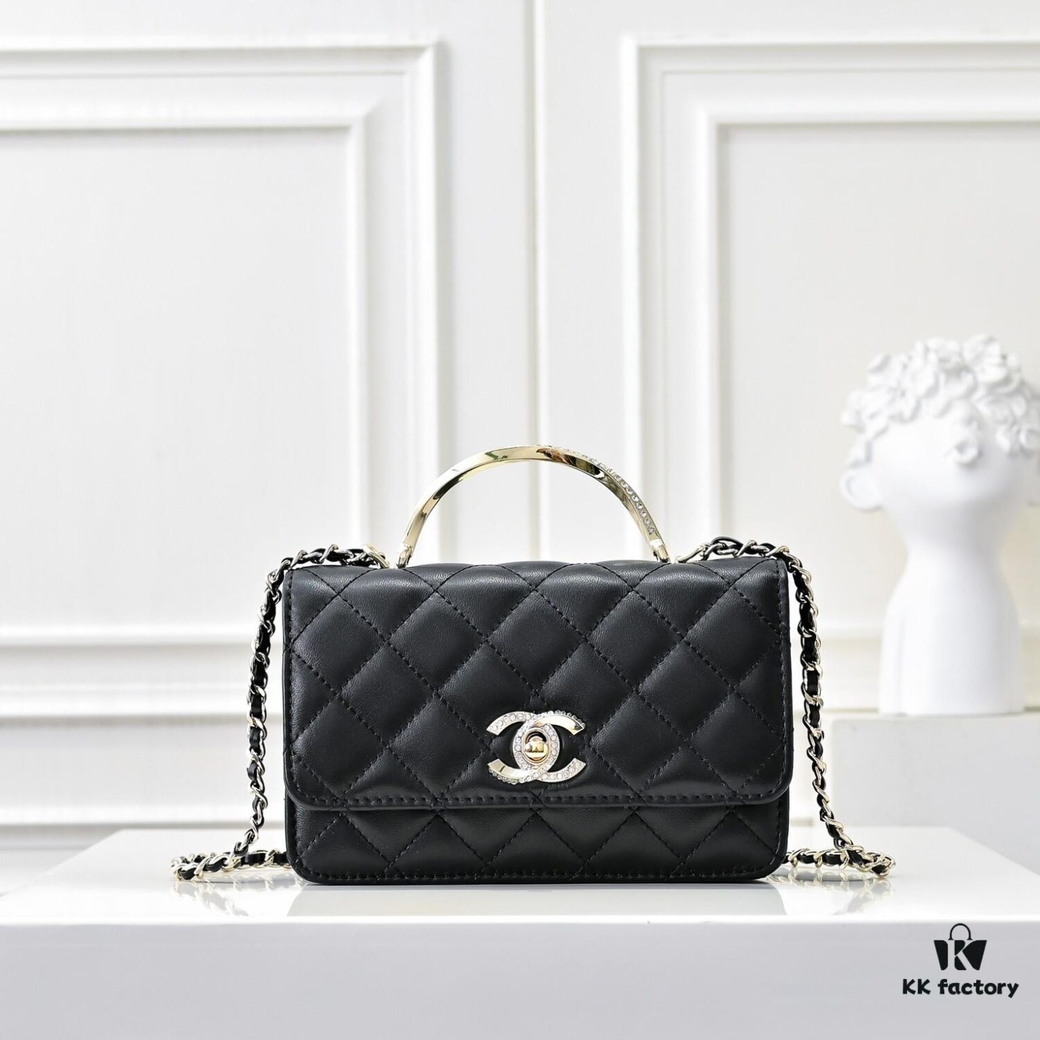 CHANEL 2024 Fall/Winter New Arrival Genuine Lambskin WOC with Metal Rhinestone Handle, Stylish and Elegant, Can Be Carried by Hand or Crossbody