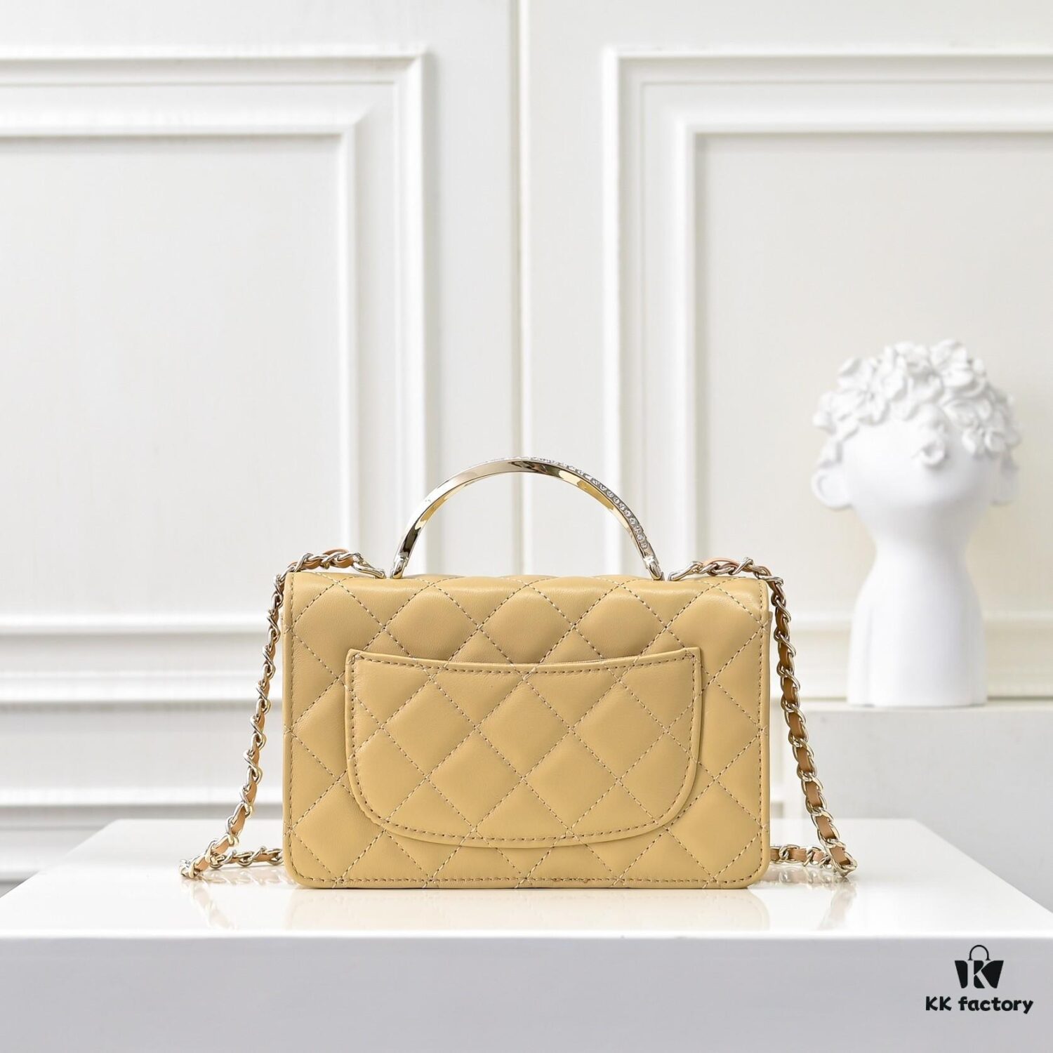 CHANEL 2024 Fall/Winter New Arrival Genuine Lambskin WOC with Metal Rhinestone Handle, Stylish and Elegant, Can Be Carried by Hand or Crossbody