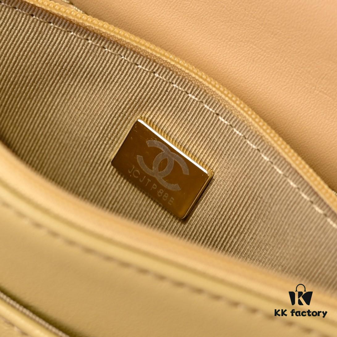 CHANEL 2024 Fall/Winter New Arrival Genuine Lambskin WOC with Metal Rhinestone Handle, Stylish and Elegant, Can Be Carried by Hand or Crossbody