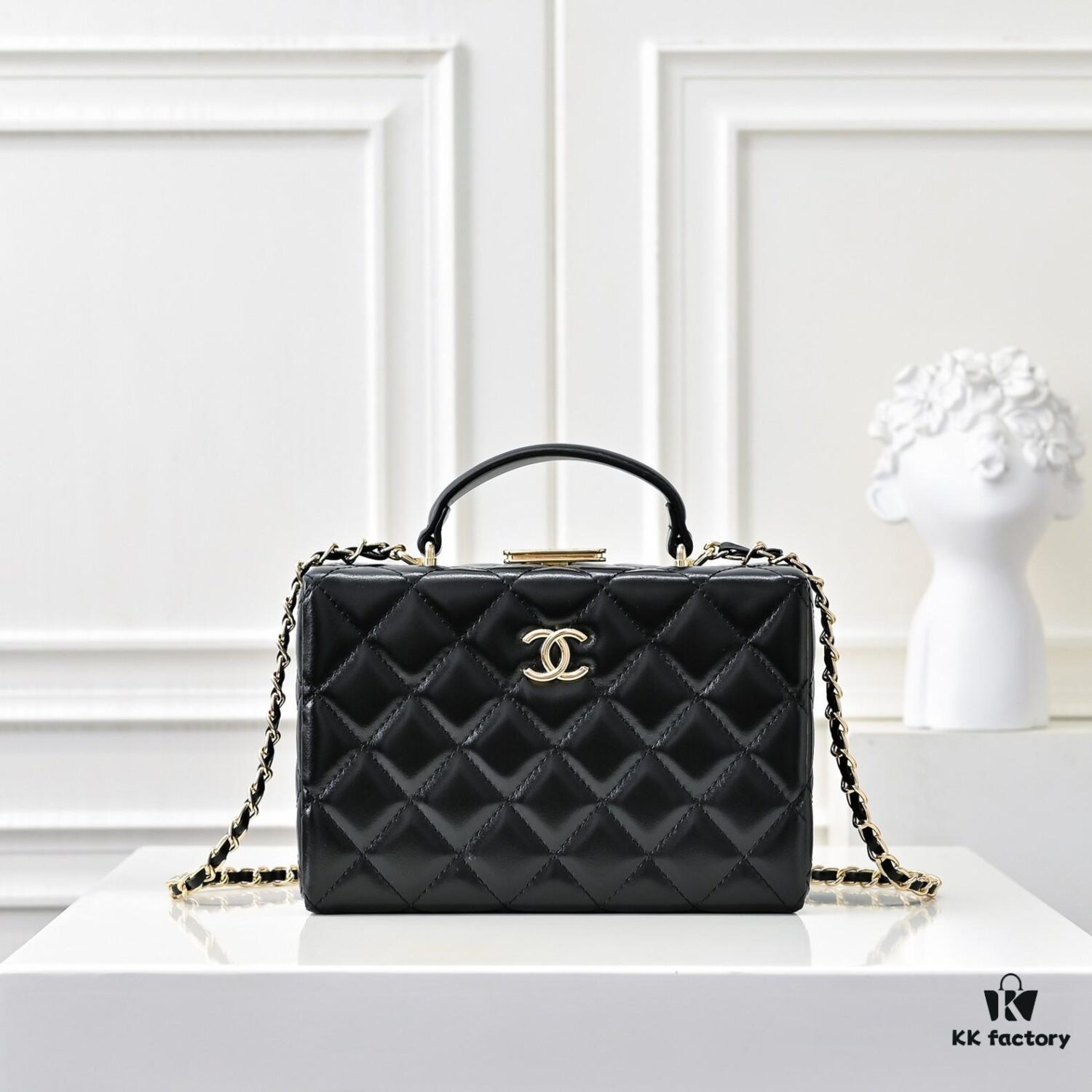 CHANEL 24K Makeup Pouch, Luxurious and Stylish, Top-Grain Leather with Durable Gold Chain, Classic CC Logo, Perfect for Everyday Elegance