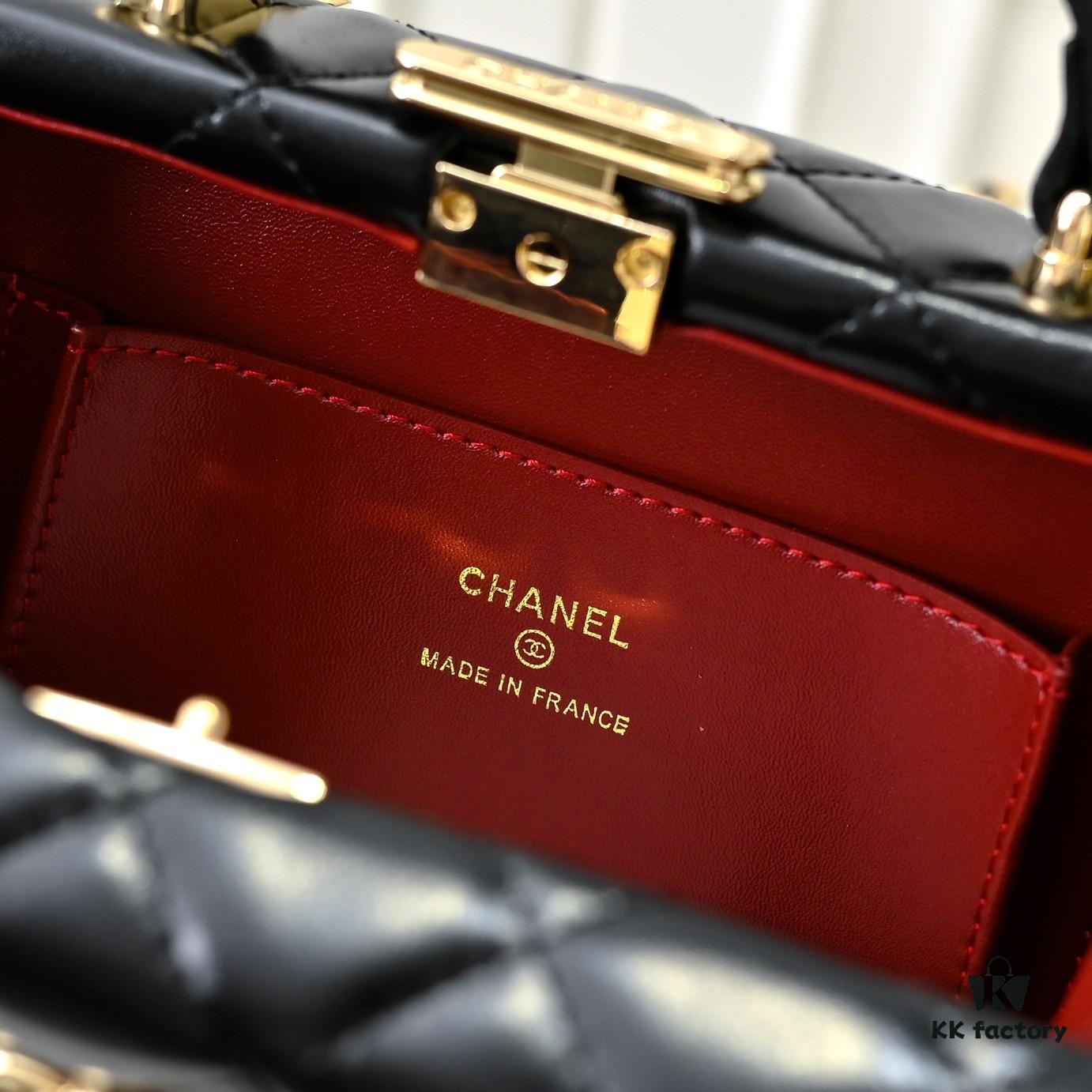 CHANEL 24K Makeup Pouch, Luxurious and Stylish, Top-Grain Leather with Durable Gold Chain, Classic CC Logo, Perfect for Everyday Elegance