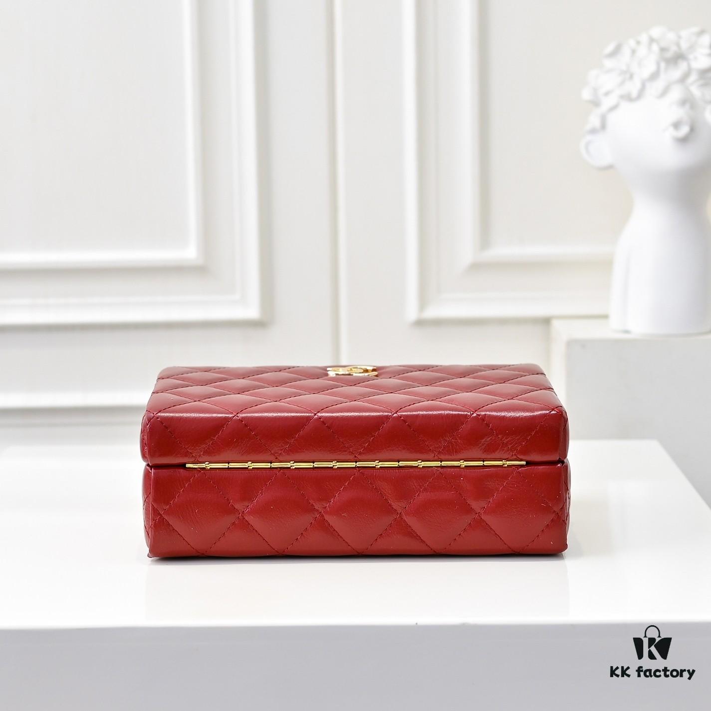 CHANEL 24K Makeup Pouch, Luxurious and Stylish, Top-Grain Leather with Durable Gold Chain, Double C Logo, Elegant and Practical Accessory