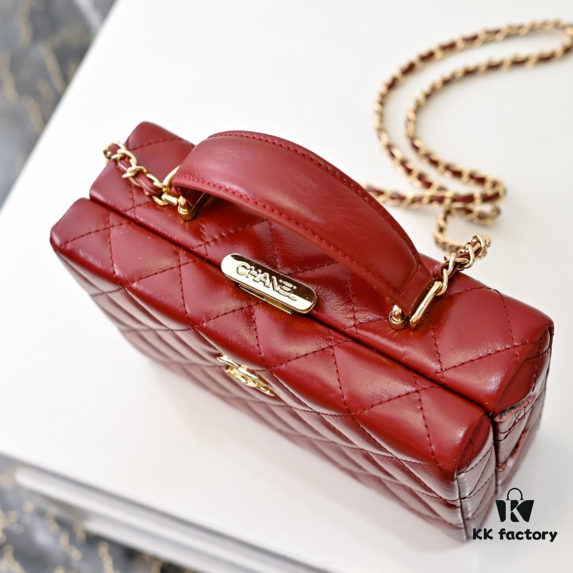 CHANEL 24K Makeup Pouch, Luxurious and Stylish, Top-Grain Leather with Durable Gold Chain, Double C Logo, Elegant and Practical Accessory